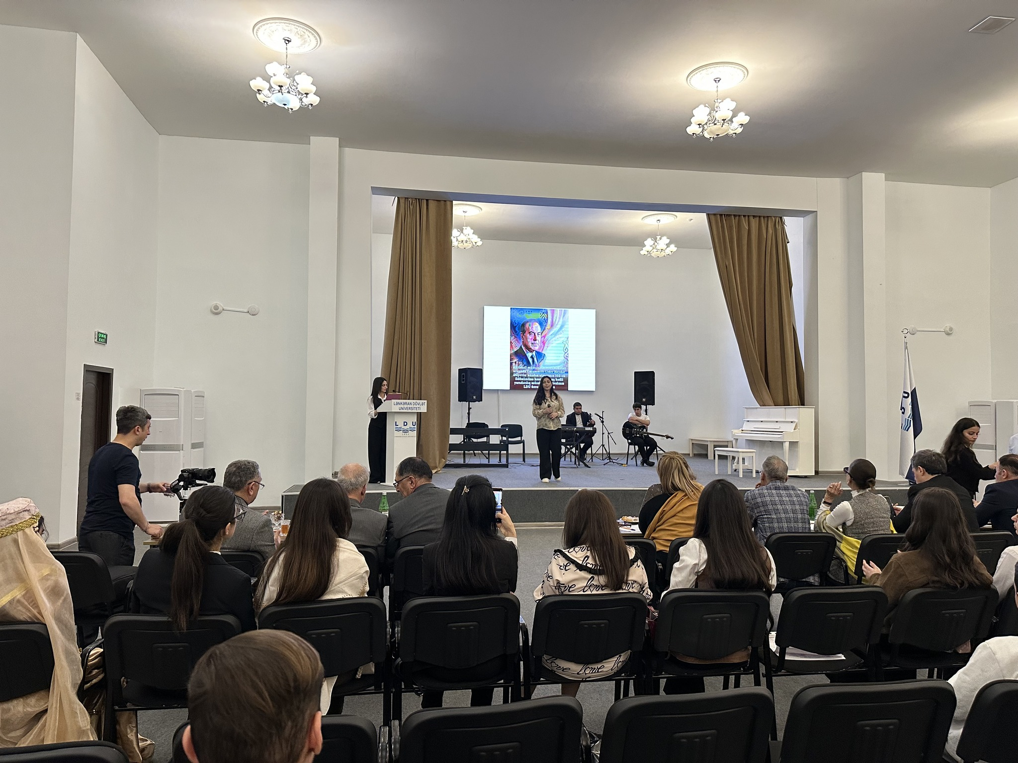 LDU-da bədii yaradıcılıq müsabiqəsinin seçim turu keçirilib