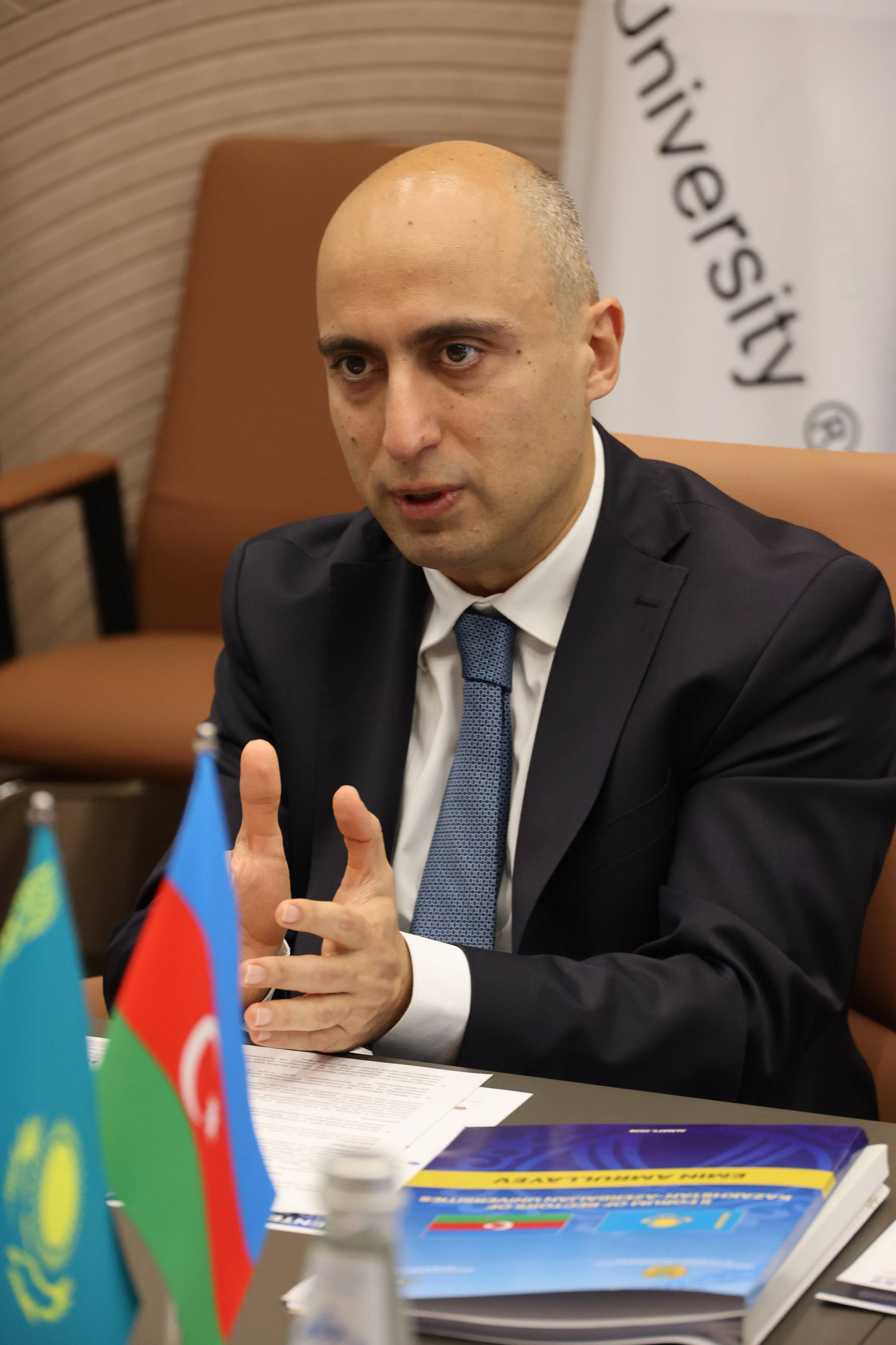 Emin Əmrullayev qazaxıstanlı həmkarı ilə görüşüb