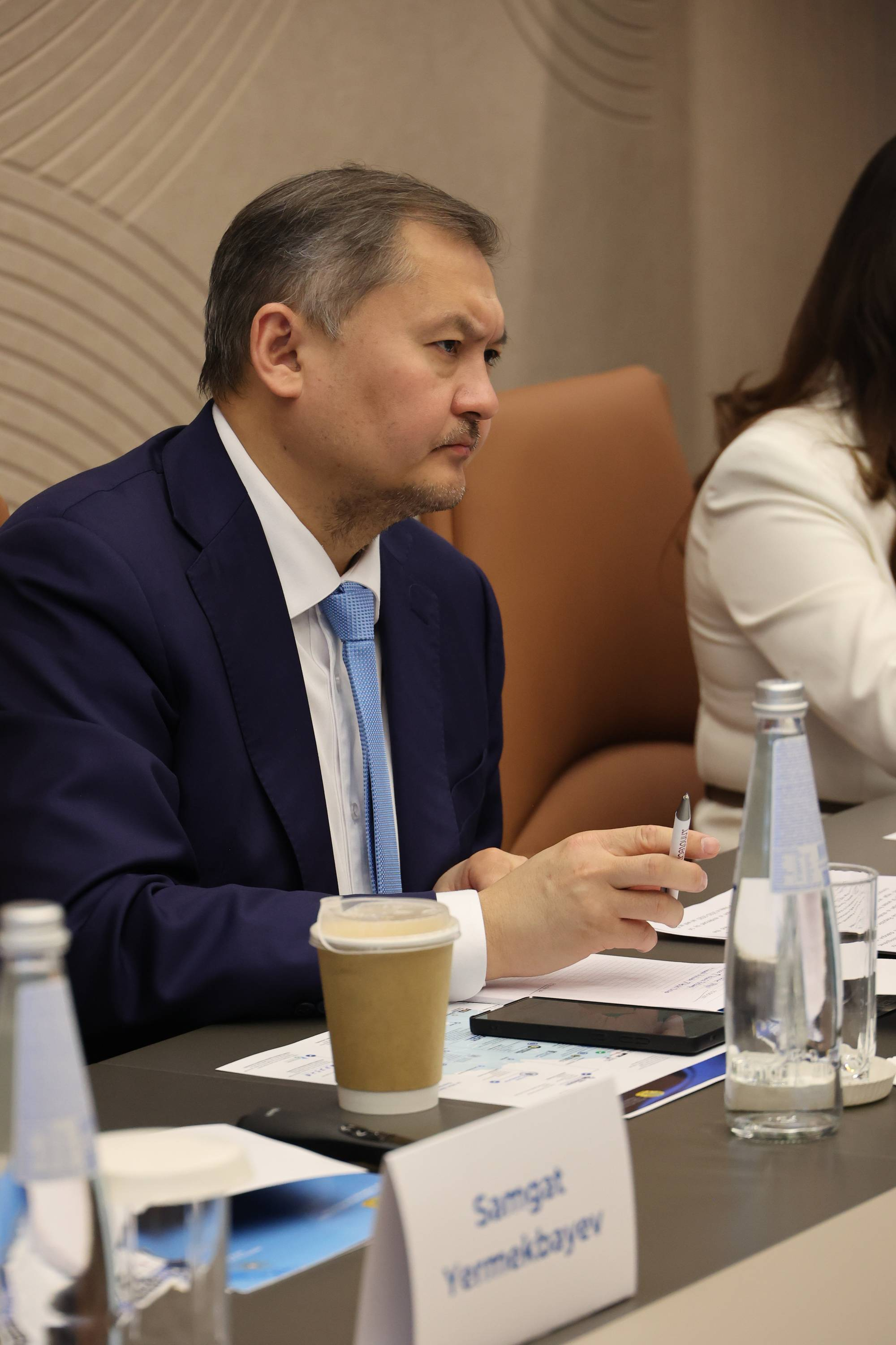 Emin Əmrullayev qazaxıstanlı həmkarı ilə görüşüb