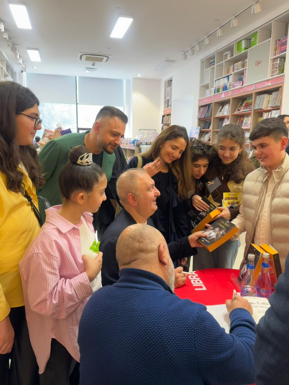 Azərbaycanda ilk uşaq serialı kitab oldu