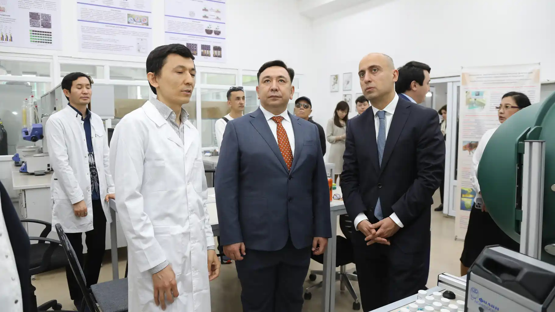 Emin Əmrullayev Qazaxıstanda Farabi Hub İnnovasiya Mərkəzini ziyarət edib 