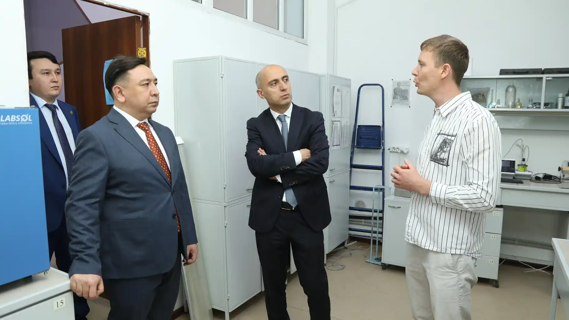 Emin Əmrullayev Qazaxıstanda Farabi Hub İnnovasiya Mərkəzini ziyarət edib 