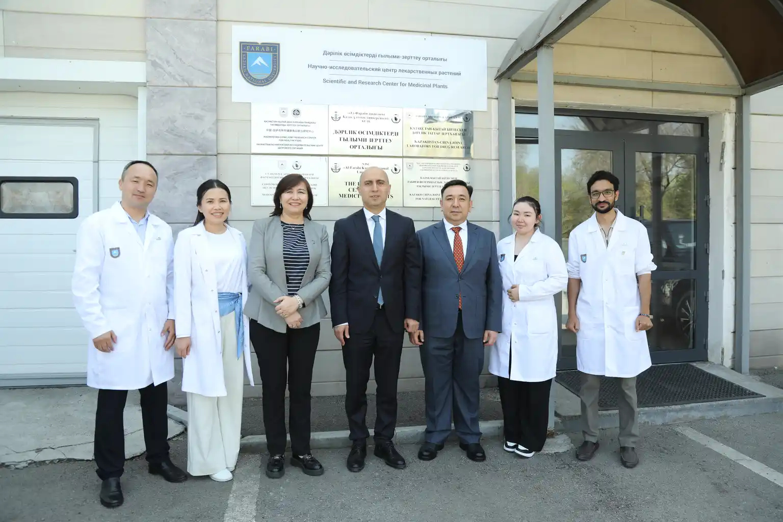 Emin Əmrullayev Qazaxıstanda Farabi Hub İnnovasiya Mərkəzini ziyarət edib 