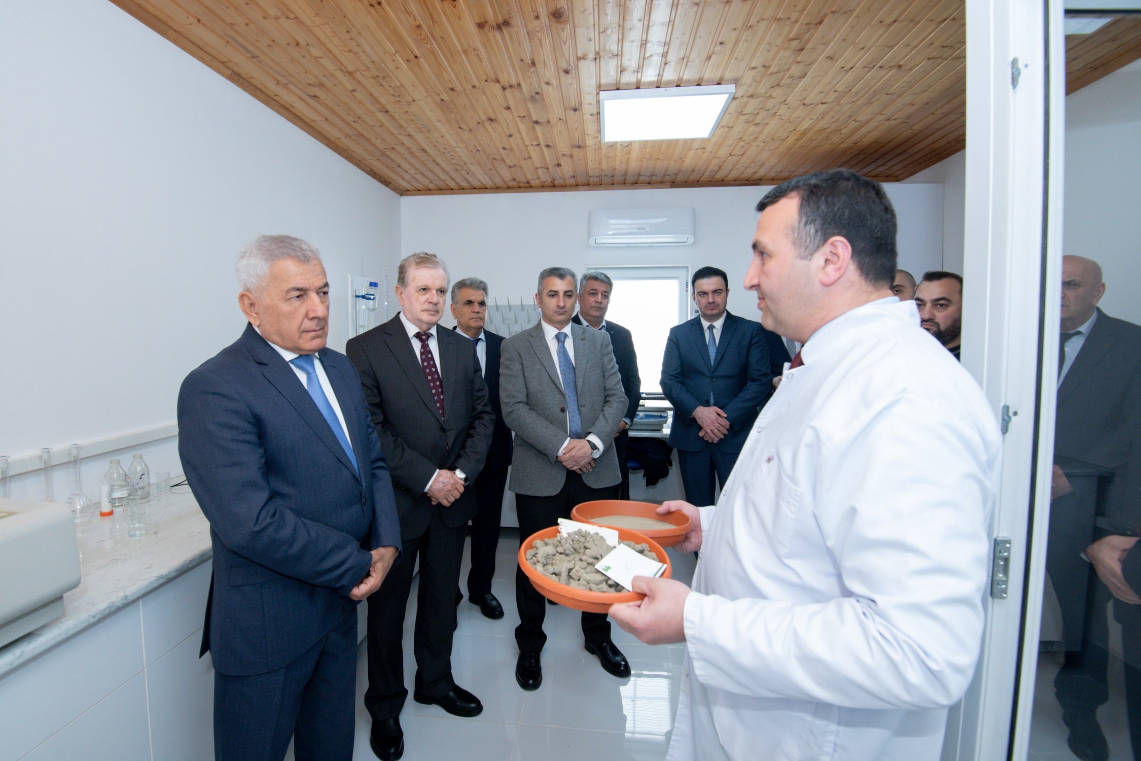 BMU-da aqrokimyəvi analizlərin aparılacağı müasir laboratoriya açılıb