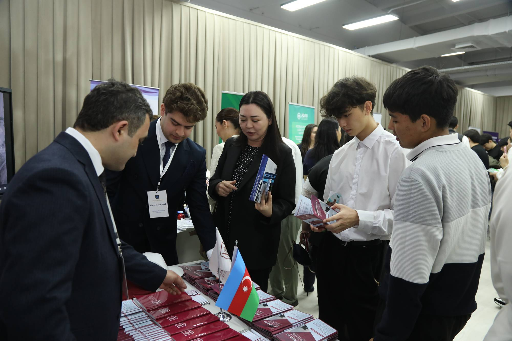 Emin Əmrullayev Qazaxıstanda “Study in Azerbaijan” beynəlxalq təhsil sərgisi ilə tanış olub