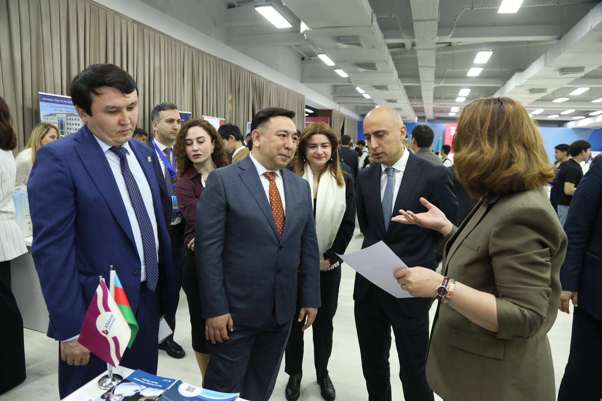 Emin Əmrullayev Qazaxıstanda “Study in Azerbaijan” beynəlxalq təhsil sərgisi ilə tanış olub