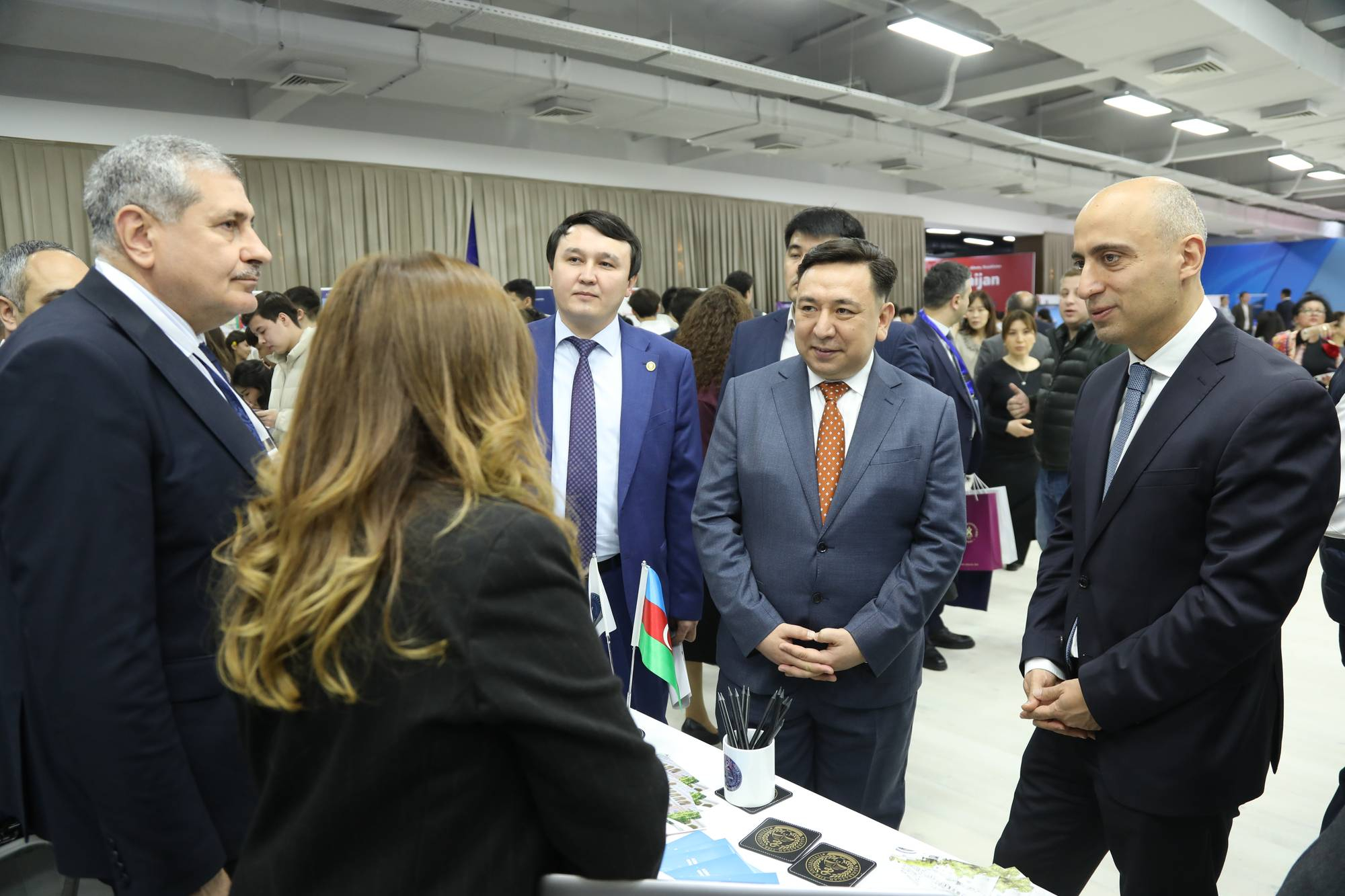 Emin Əmrullayev Qazaxıstanda “Study in Azerbaijan” beynəlxalq təhsil sərgisi ilə tanış olub