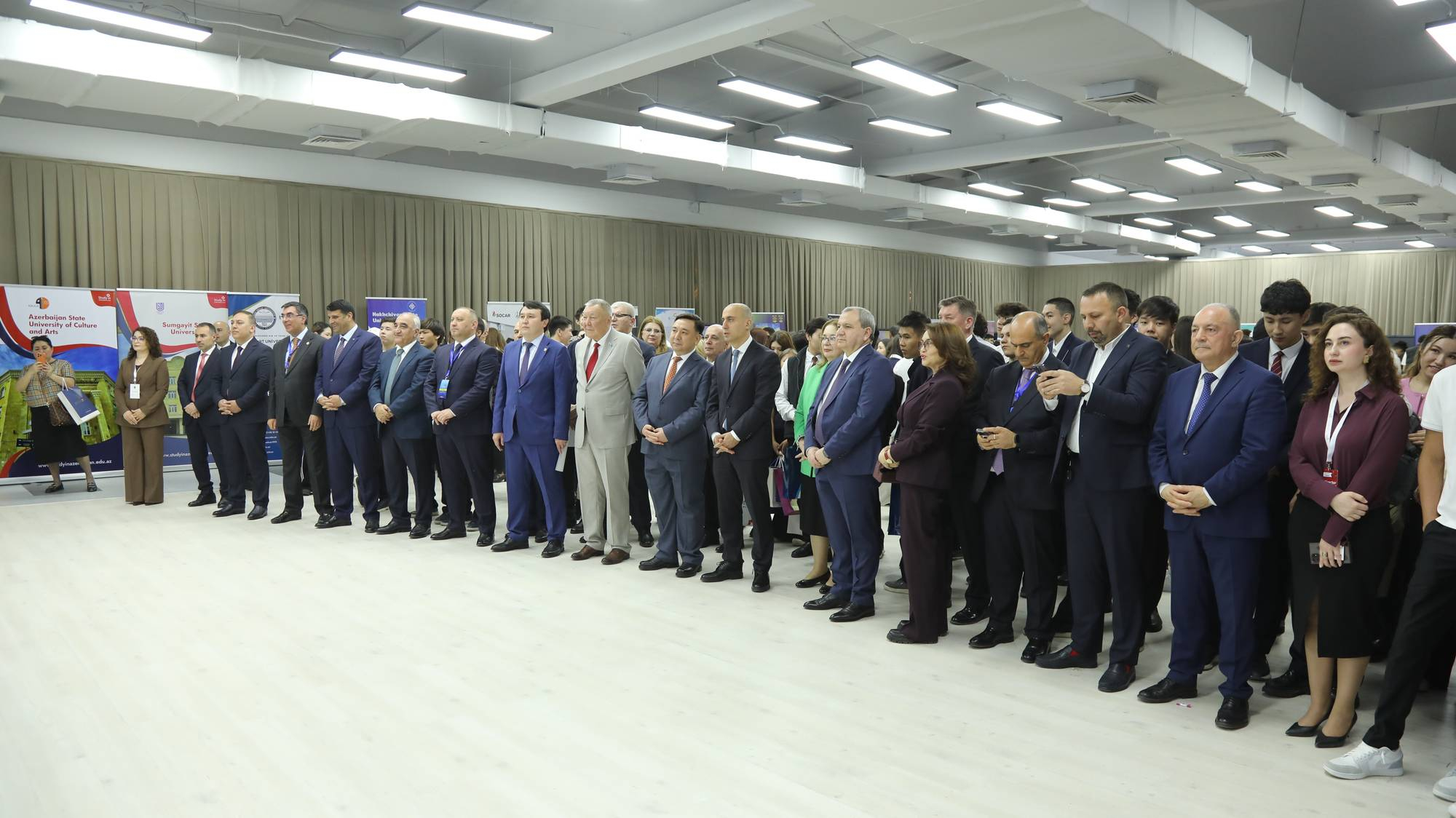 Emin Əmrullayev Qazaxıstanda “Study in Azerbaijan” beynəlxalq təhsil sərgisi ilə tanış olub