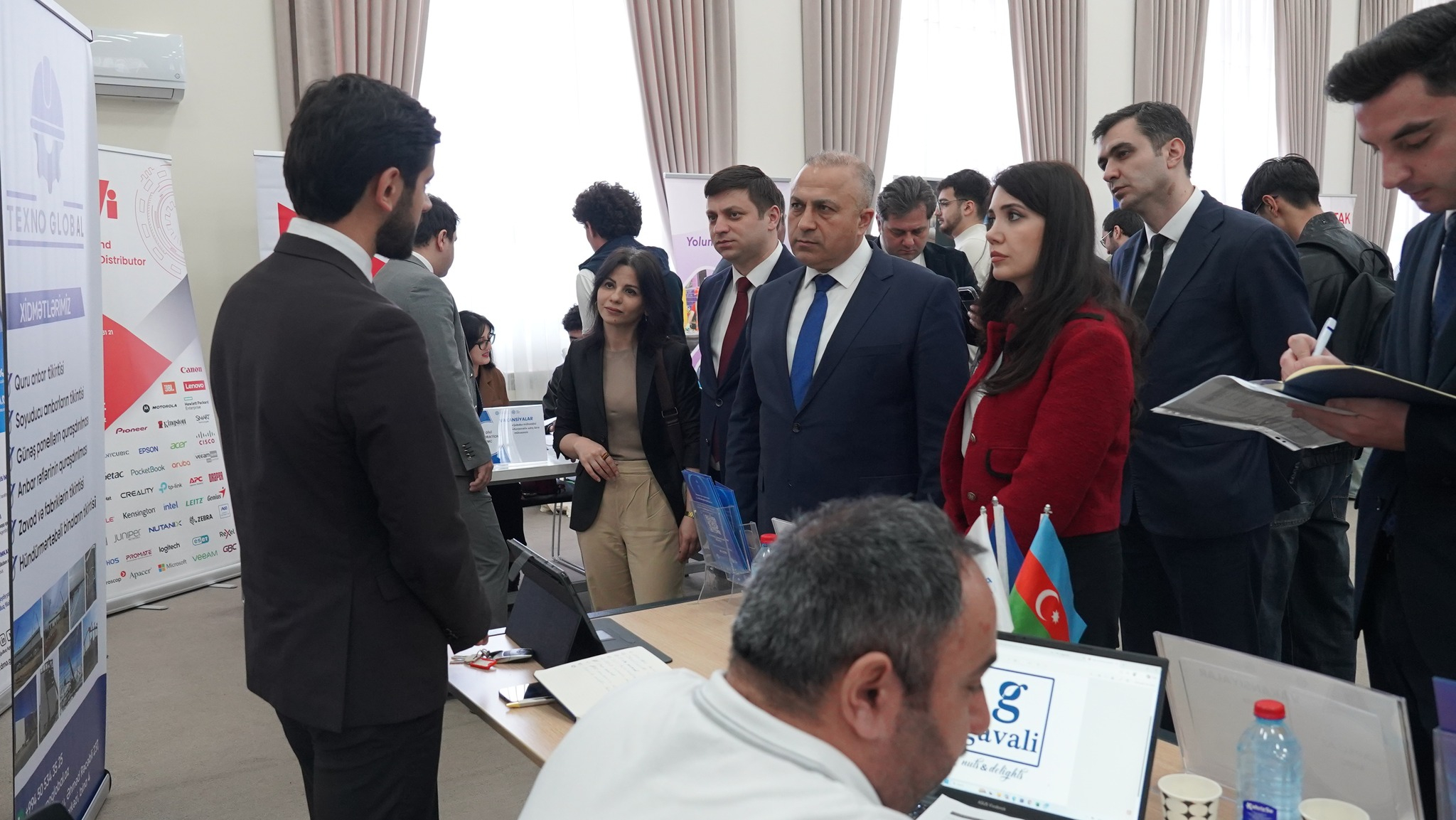 Peşə təhsili müəssisələrinin məzunları üçün əmək yarmarkası keçirilib