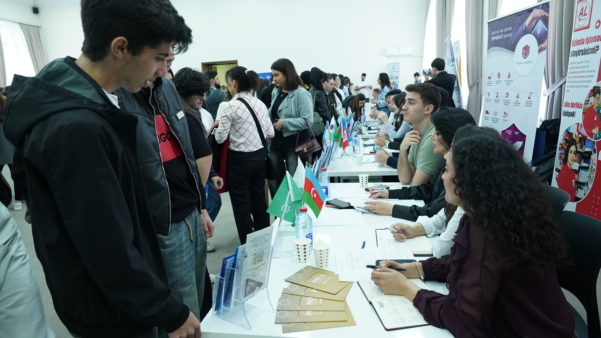 Peşə təhsili müəssisələrinin məzunları üçün əmək yarmarkası keçirilib