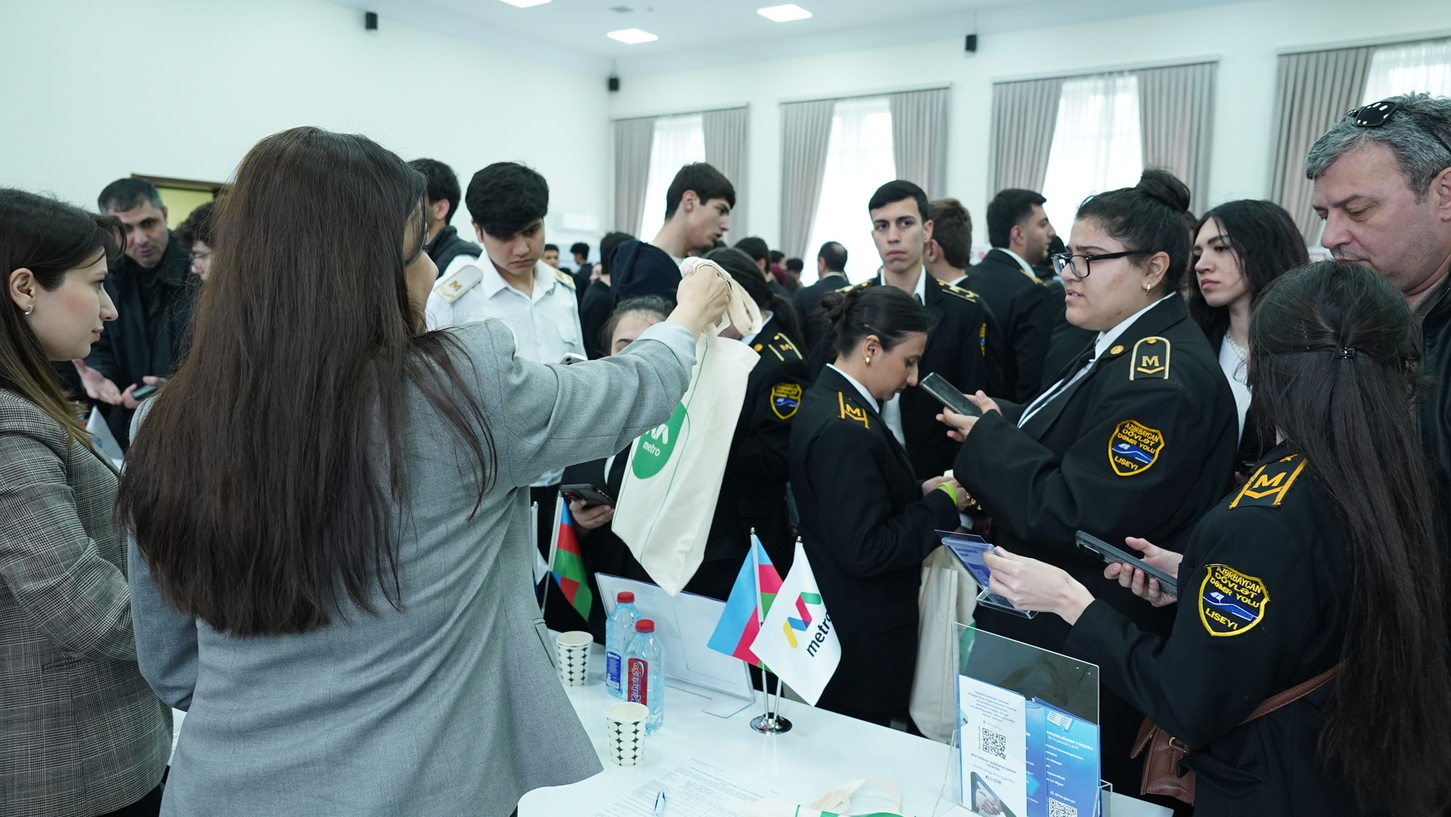 Peşə təhsili müəssisələrinin məzunları üçün əmək yarmarkası keçirilib