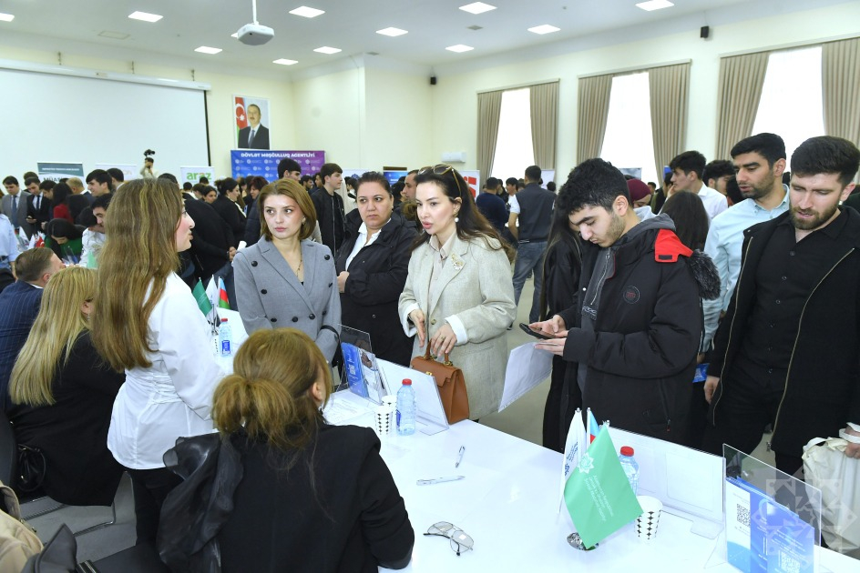 Peşə təhsili müəssisələrinin məzunları üçün əmək yarmarkası keçirilib