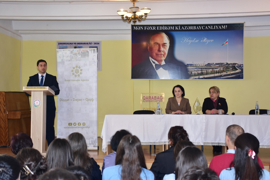 Ağdaş və Qax məktəbliləri erkən nikahın zərərli təsirləri barədə məlumatlandırılıblar