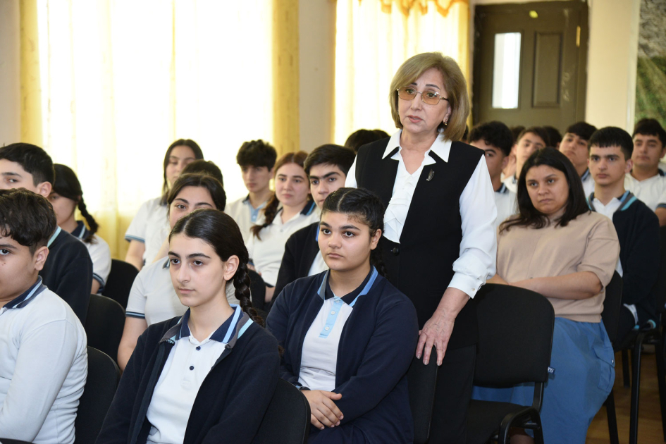 Milli Qəhrəman “Məktəbdə...” layihəsinin qonağı olub