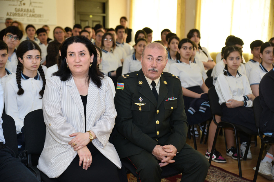 Milli Qəhrəman “Məktəbdə...” layihəsinin qonağı olub