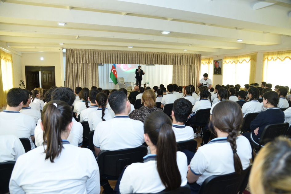 Milli Qəhrəman “Məktəbdə...” layihəsinin qonağı olub