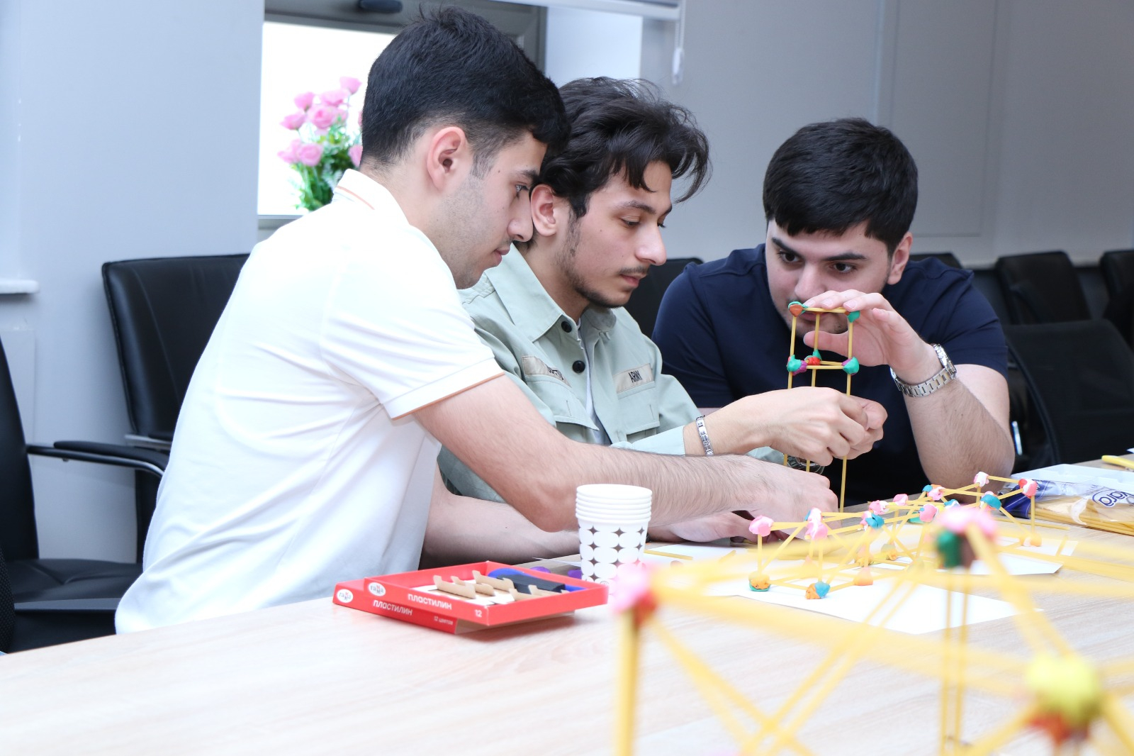 Gələcəyin mühəndisləri yarışdılar: 5 qurğudan hansı daha möhkəm oldu?