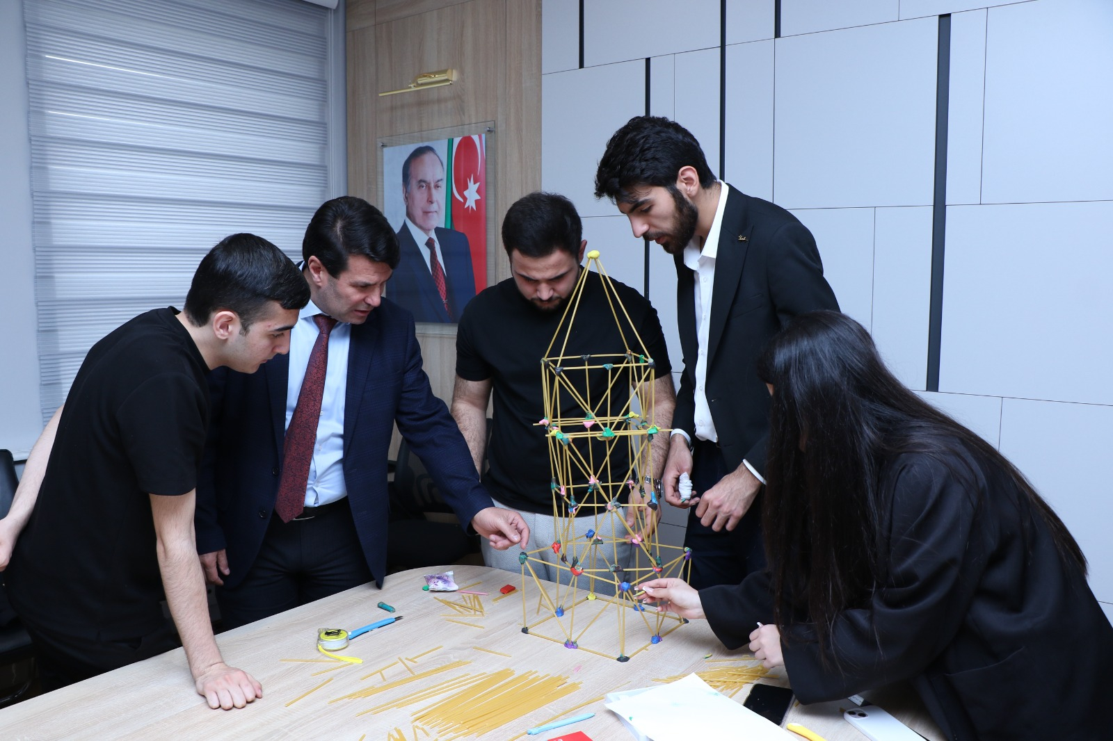 Gələcəyin mühəndisləri yarışdılar: 5 qurğudan hansı daha möhkəm oldu?