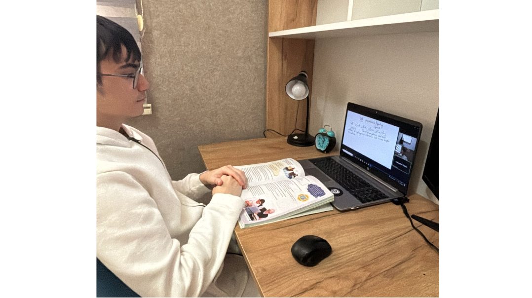 "Gələcək həyatımı rəsmlərimdə təsvir edirəm"