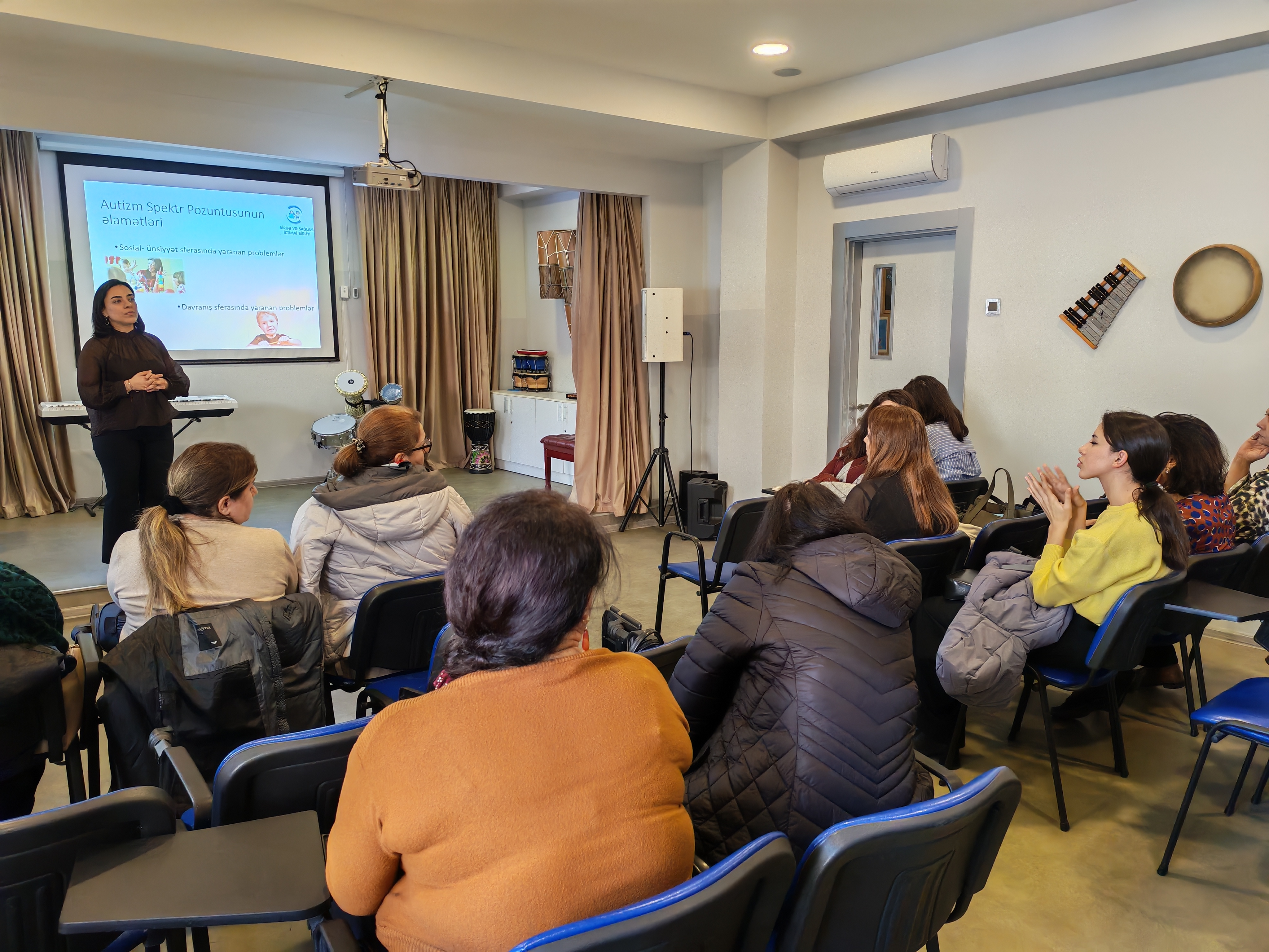 Evdə təhsil alan şagirdlərə dəstək layihəsinin icrasına başlanılıb