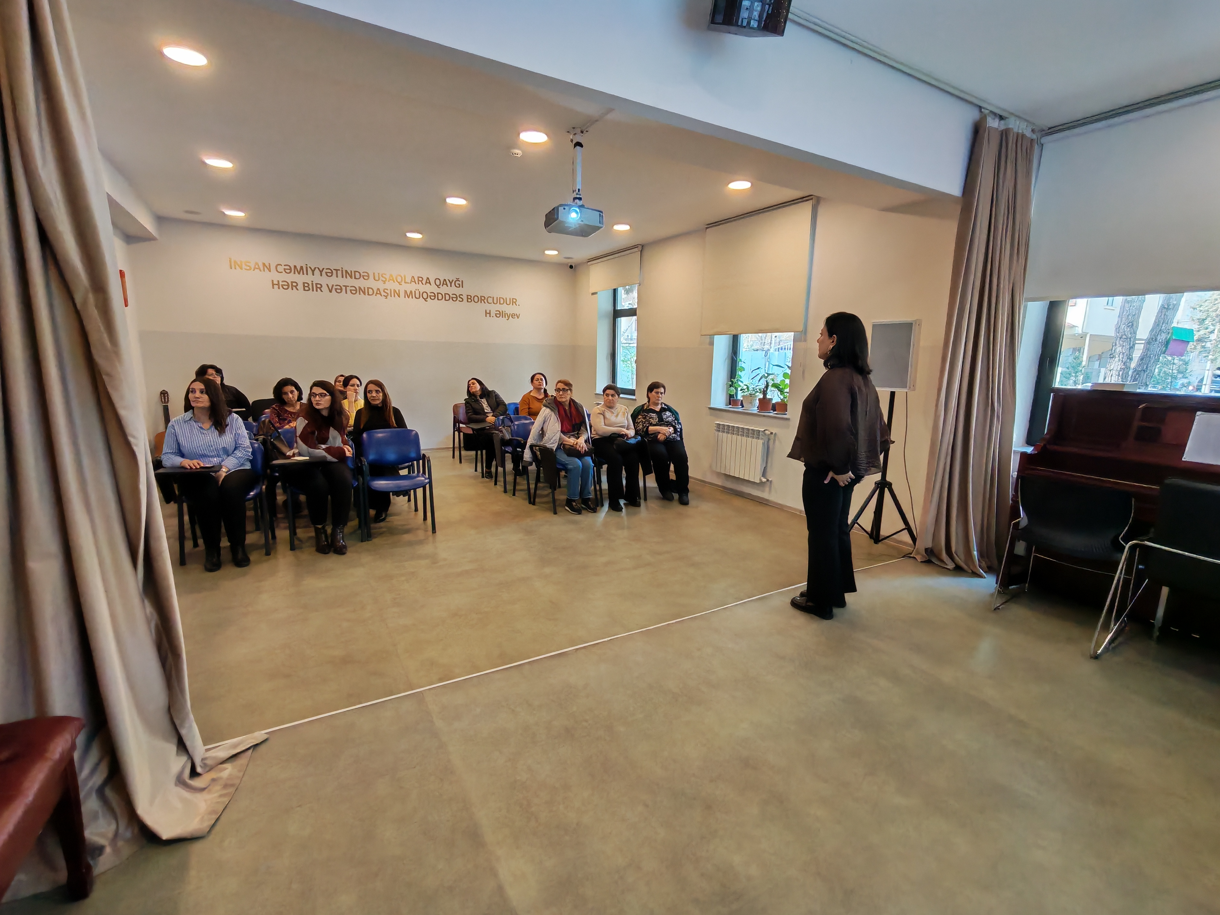 Evdə təhsil alan şagirdlərə dəstək layihəsinin icrasına başlanılıb