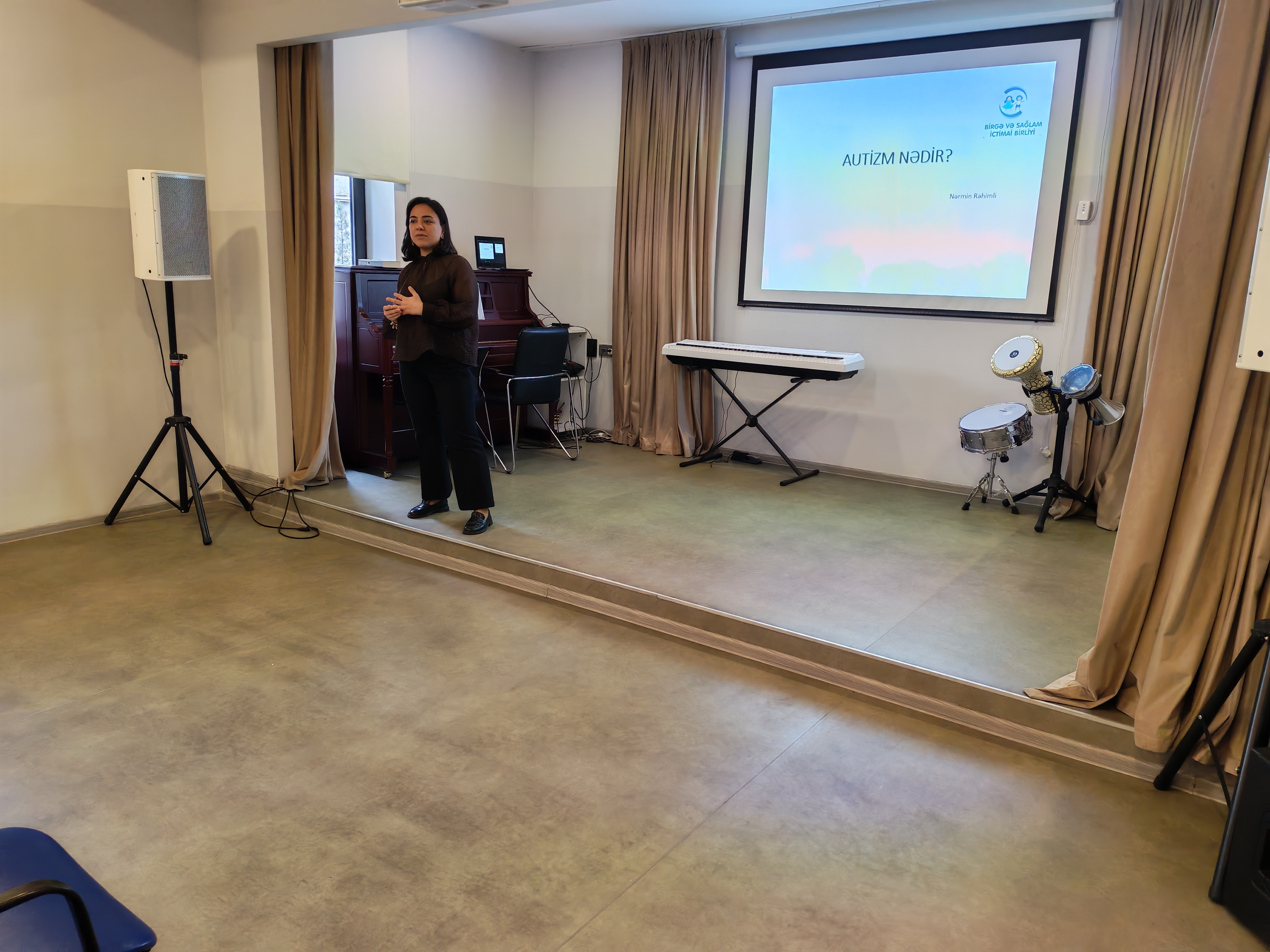 Evdə təhsil alan şagirdlərə dəstək layihəsinin icrasına başlanılıb