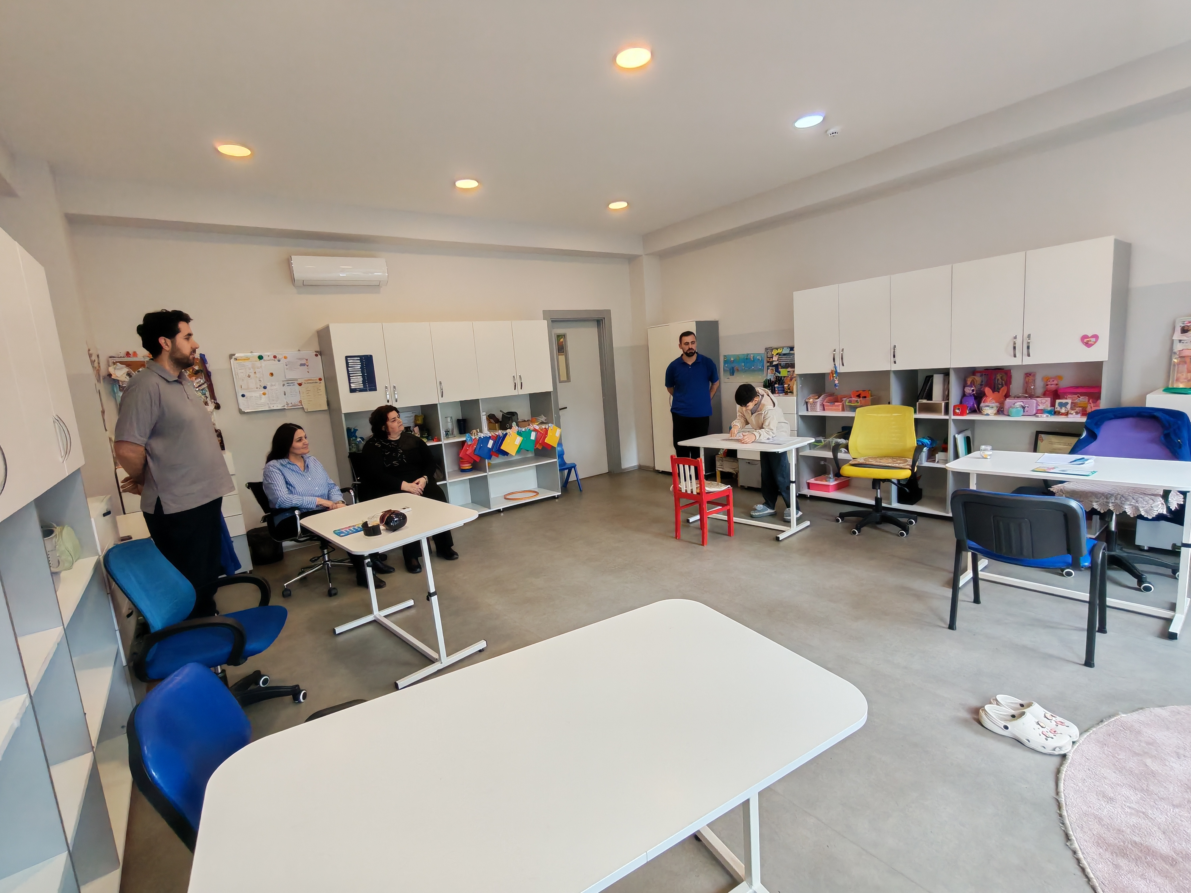 Evdə təhsil alan şagirdlərə dəstək layihəsinin icrasına başlanılıb