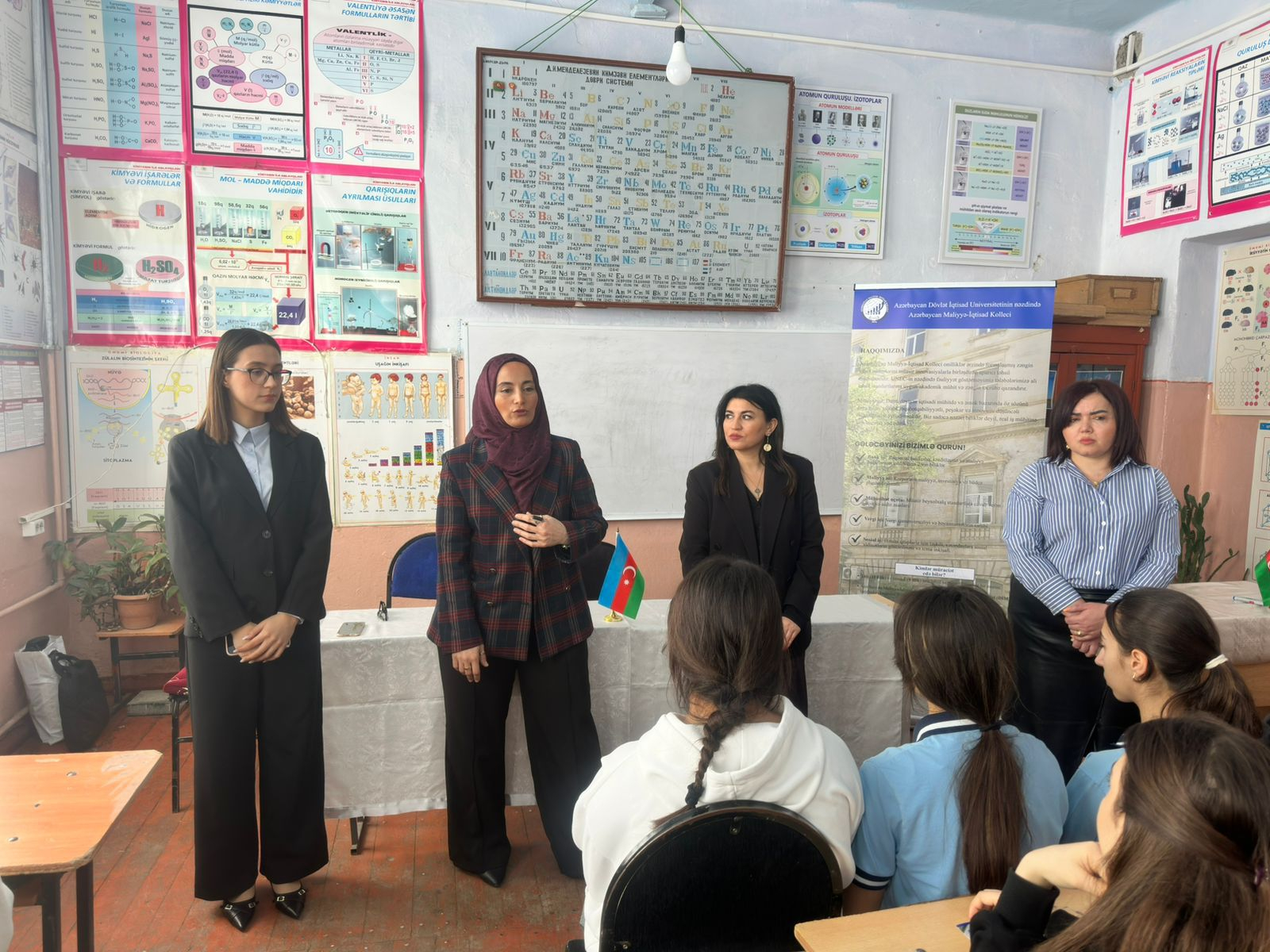 Maliyyə-İqtisad Kolleci şagirdlər üçün maarifləndirmə görüşləri keçirib