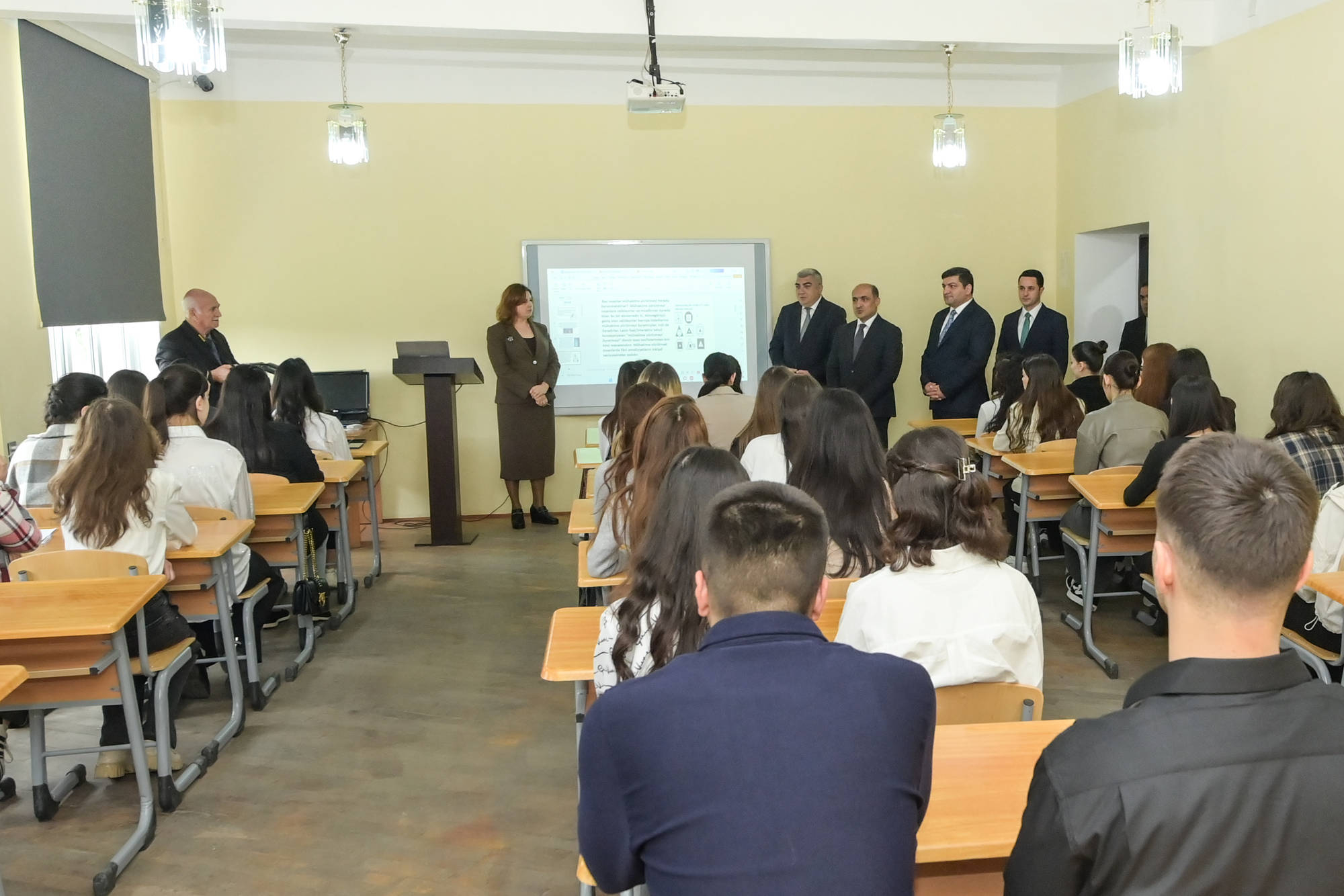 Nazir müavini Qubada pedaqoji heyətlə görüşüb