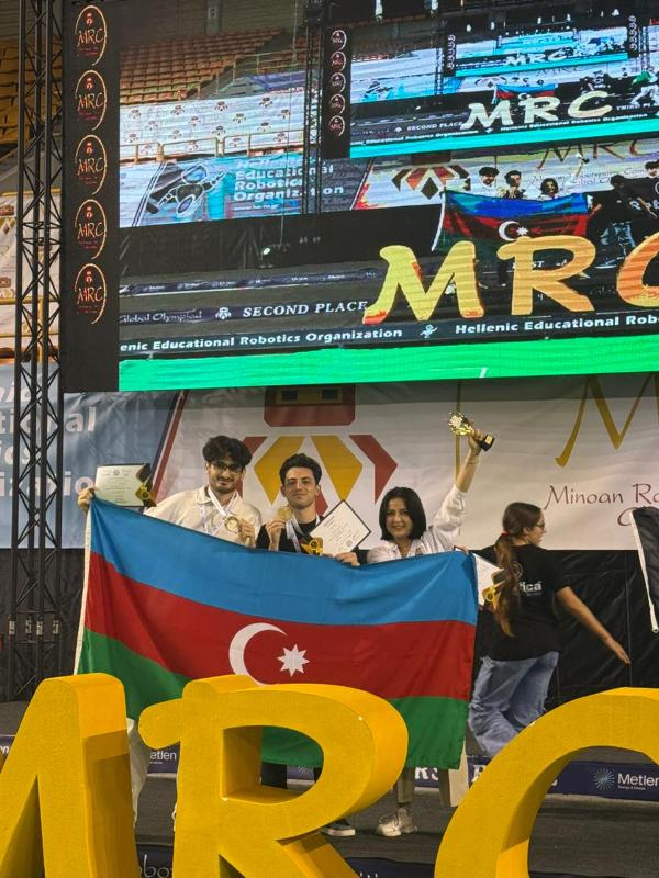 UNEC tələbəsi beynəlxalq robot yarışmasında birincilik qazanıb
