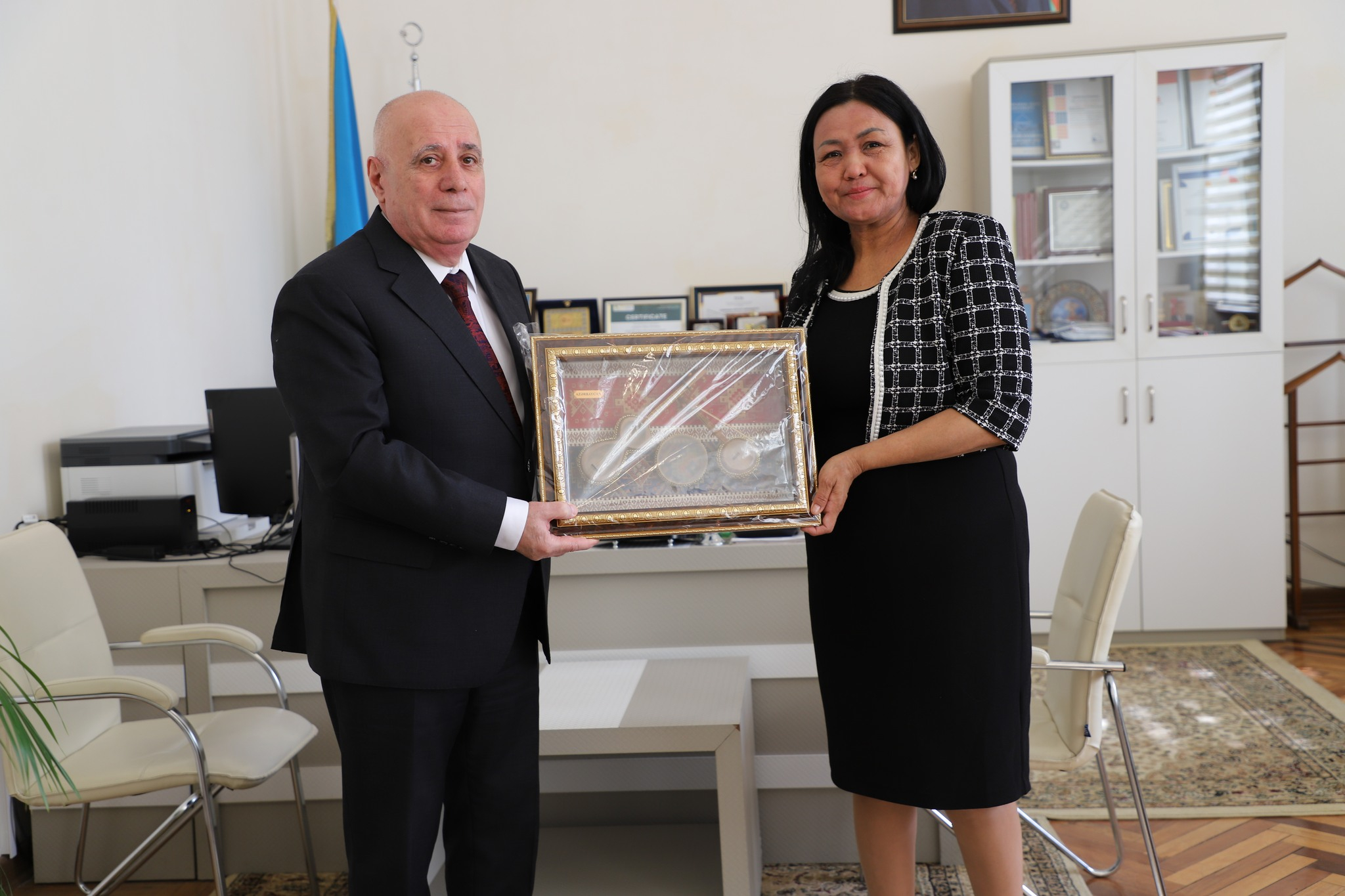 LDU ilə Qazaxıstan universiteti ikili diplom proqramı imkanlarını müzakirə edib