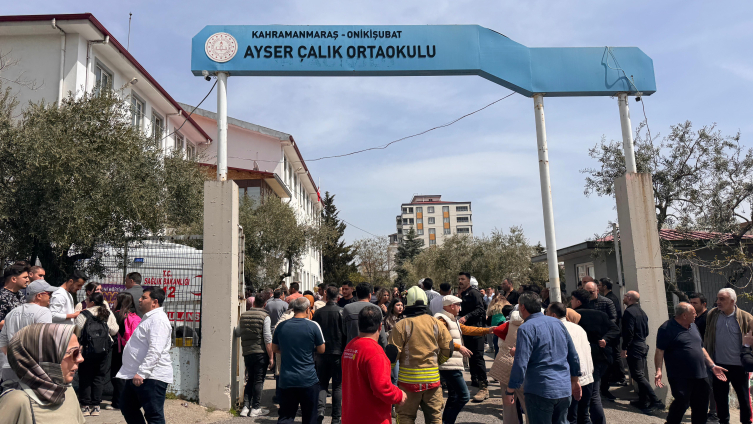 Türkiyədə daha bir məktəbə silahlı hücum olub