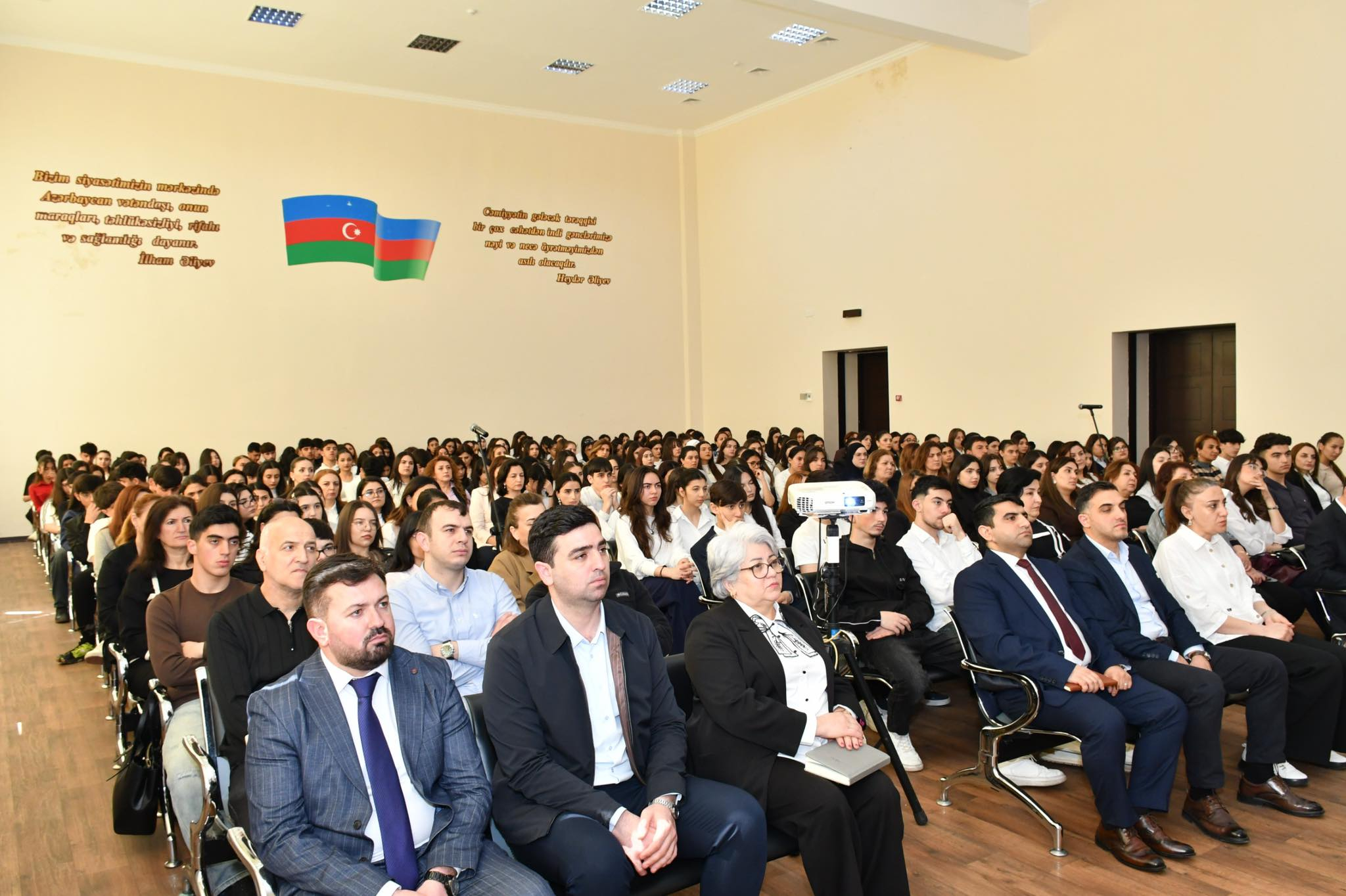 İqtisadiyyat və Humanitar Kollecində  yeni geosiyasi reallıqlar müzakirə olunub