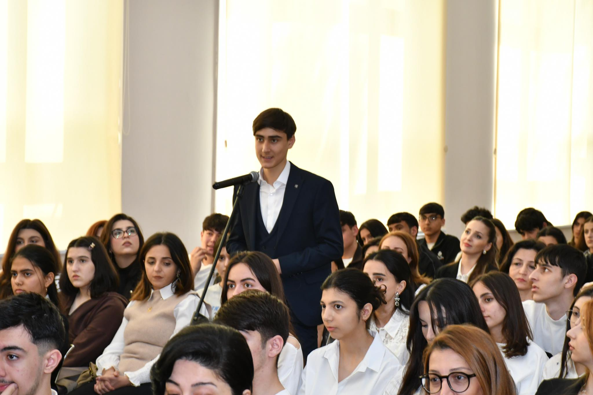 İqtisadiyyat və Humanitar Kollecində  yeni geosiyasi reallıqlar müzakirə olunub