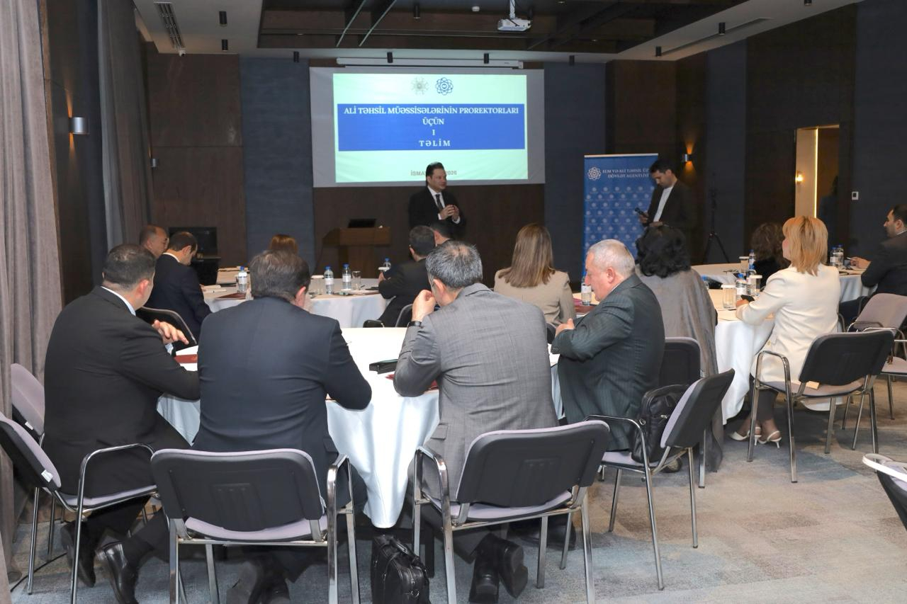 Ali məktəblərin prorektorları üçün təlimlərə başlanılıb