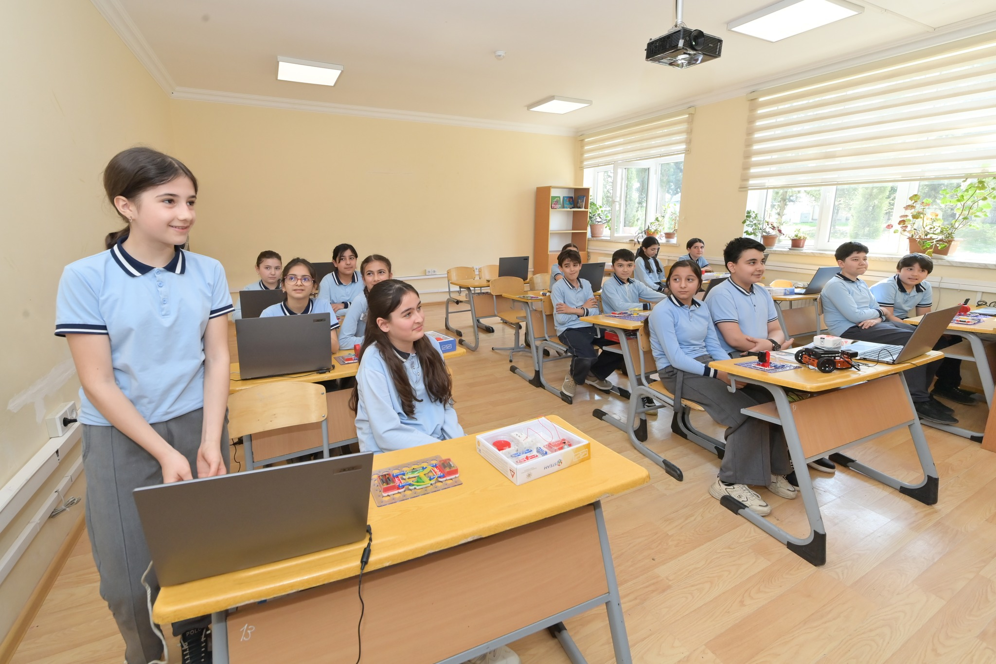 Emin Əmrullayev Xaçmazda tədris prosesi ilə tanış olub