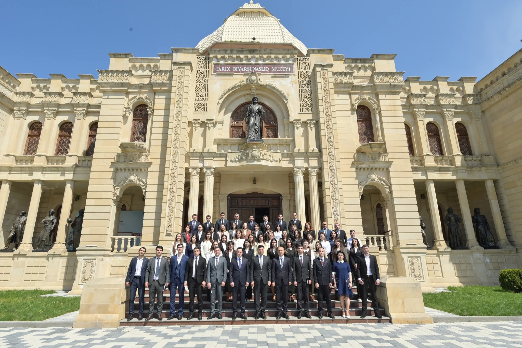 Emin Əmrullayev Quba-Xaçmaz regionu üzrə təhsil işçiləri ilə görüşüb