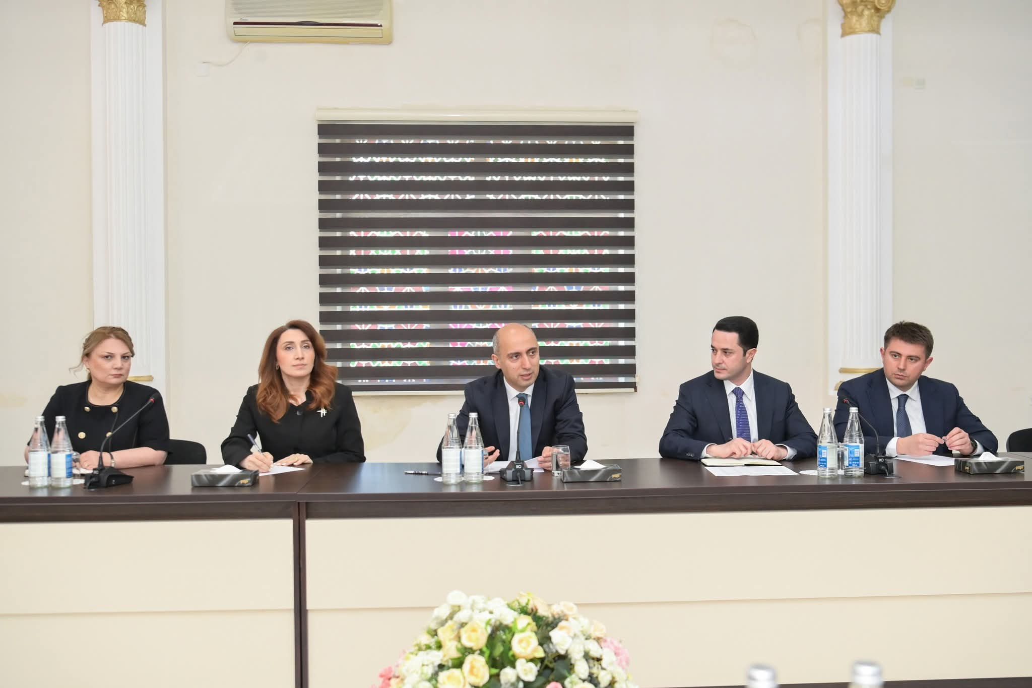 Emin Əmrullayev Quba-Xaçmaz regionu üzrə təhsil işçiləri ilə görüşüb