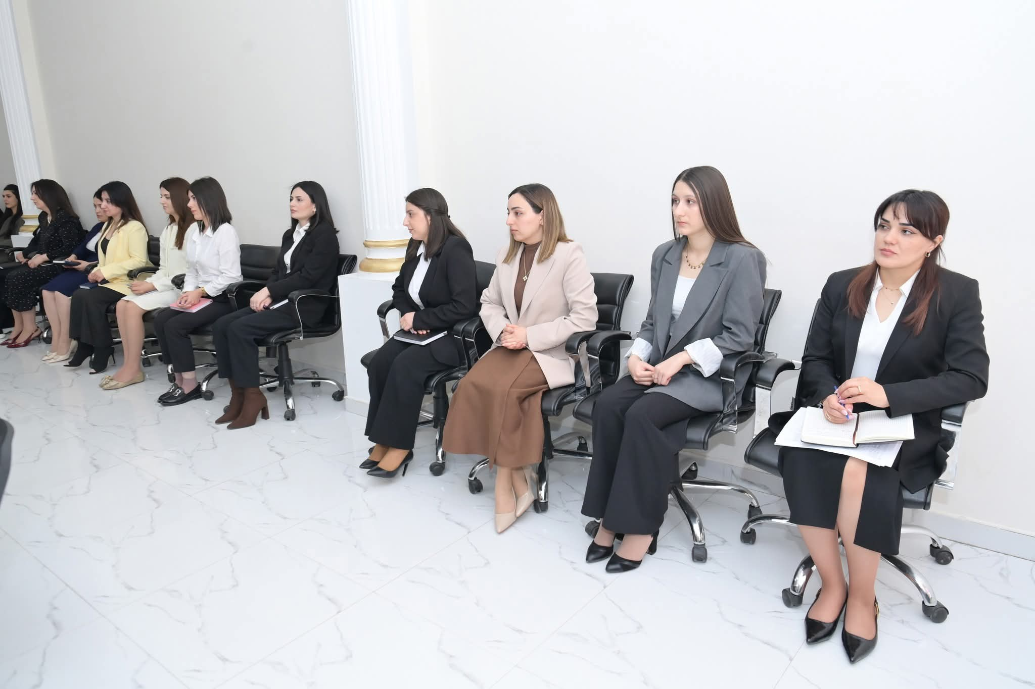 Emin Əmrullayev Quba-Xaçmaz regionu üzrə təhsil işçiləri ilə görüşüb