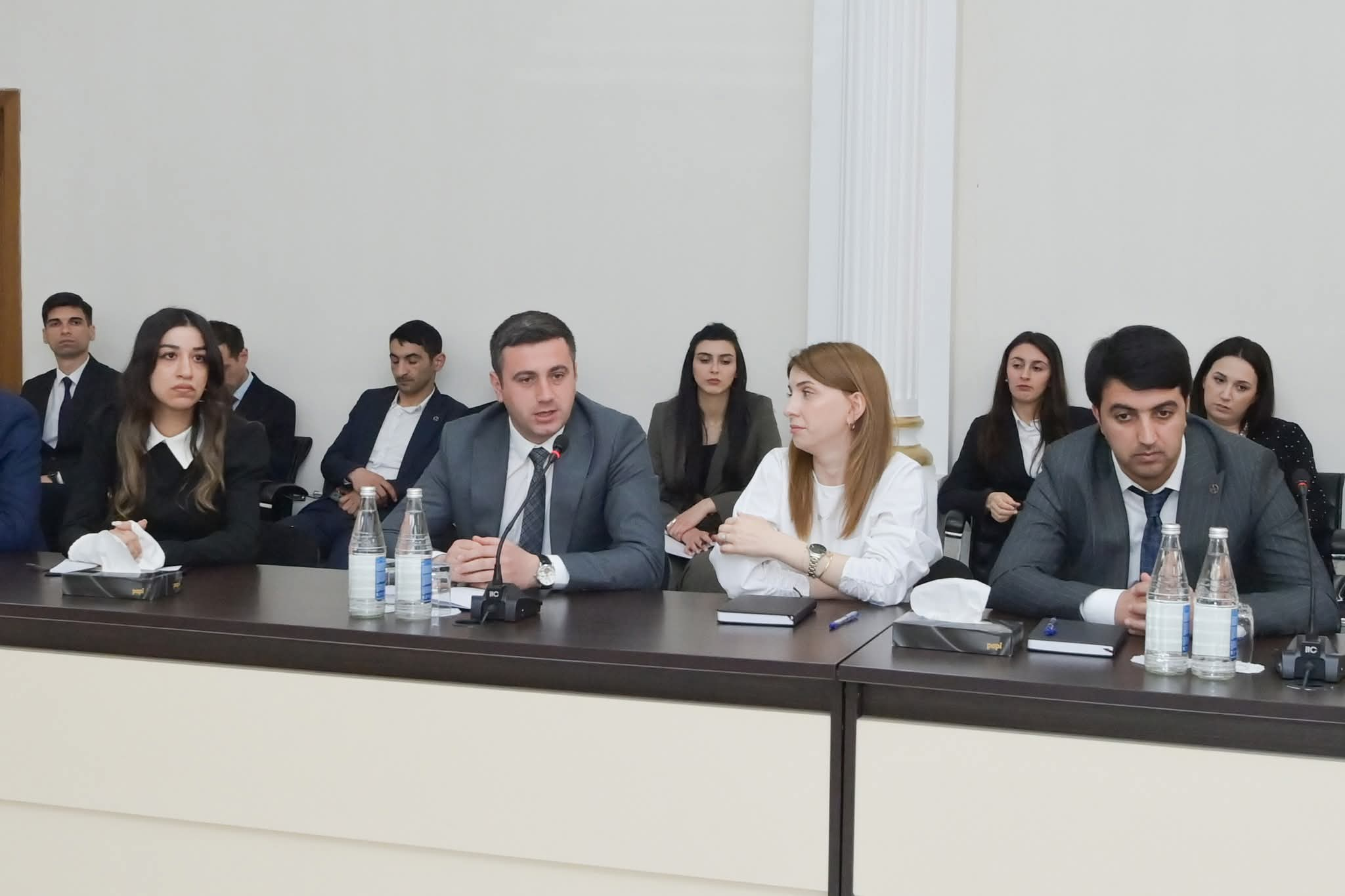 Emin Əmrullayev Quba-Xaçmaz regionu üzrə təhsil işçiləri ilə görüşüb