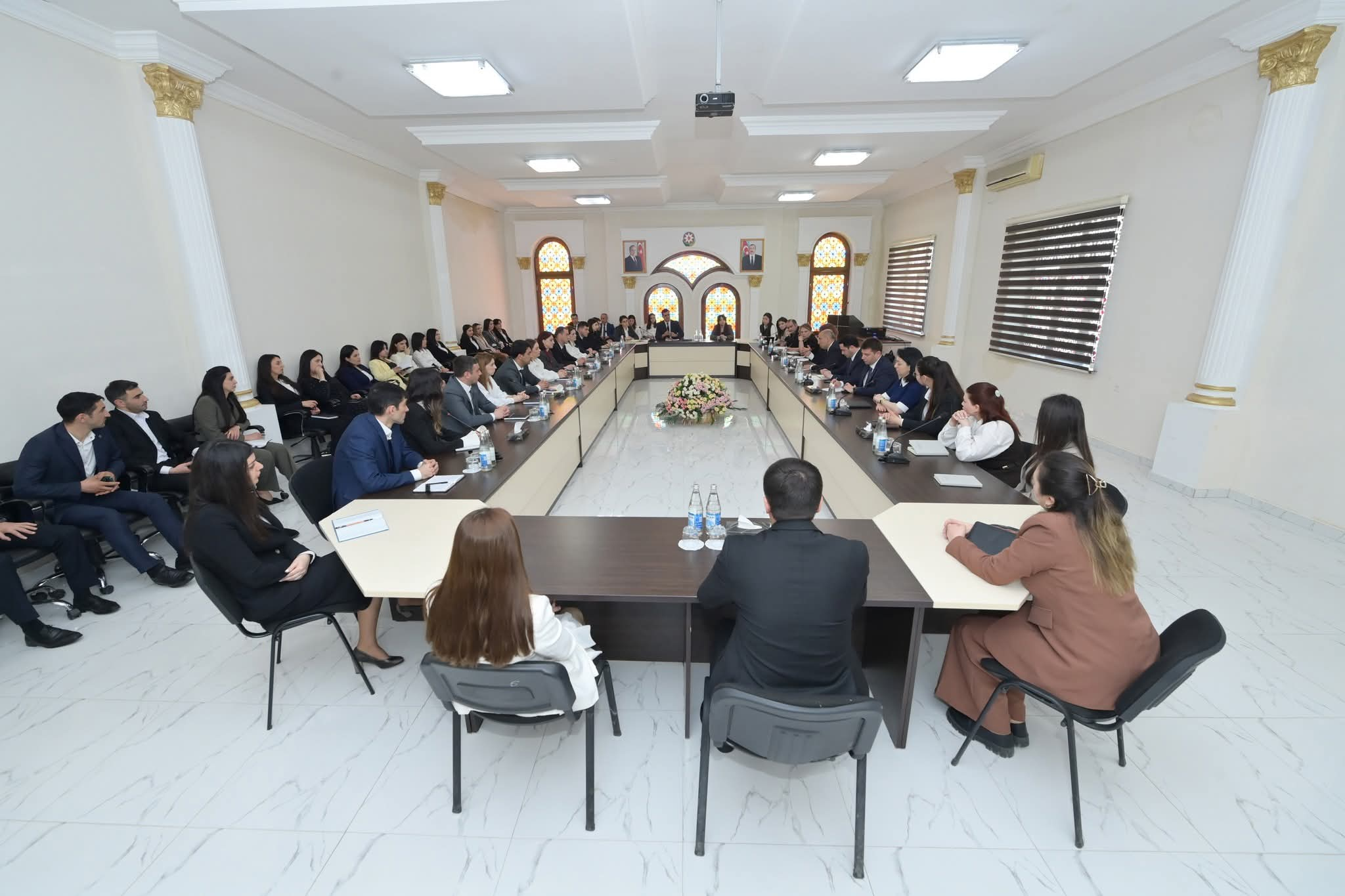 Emin Əmrullayev Quba-Xaçmaz regionu üzrə təhsil işçiləri ilə görüşüb