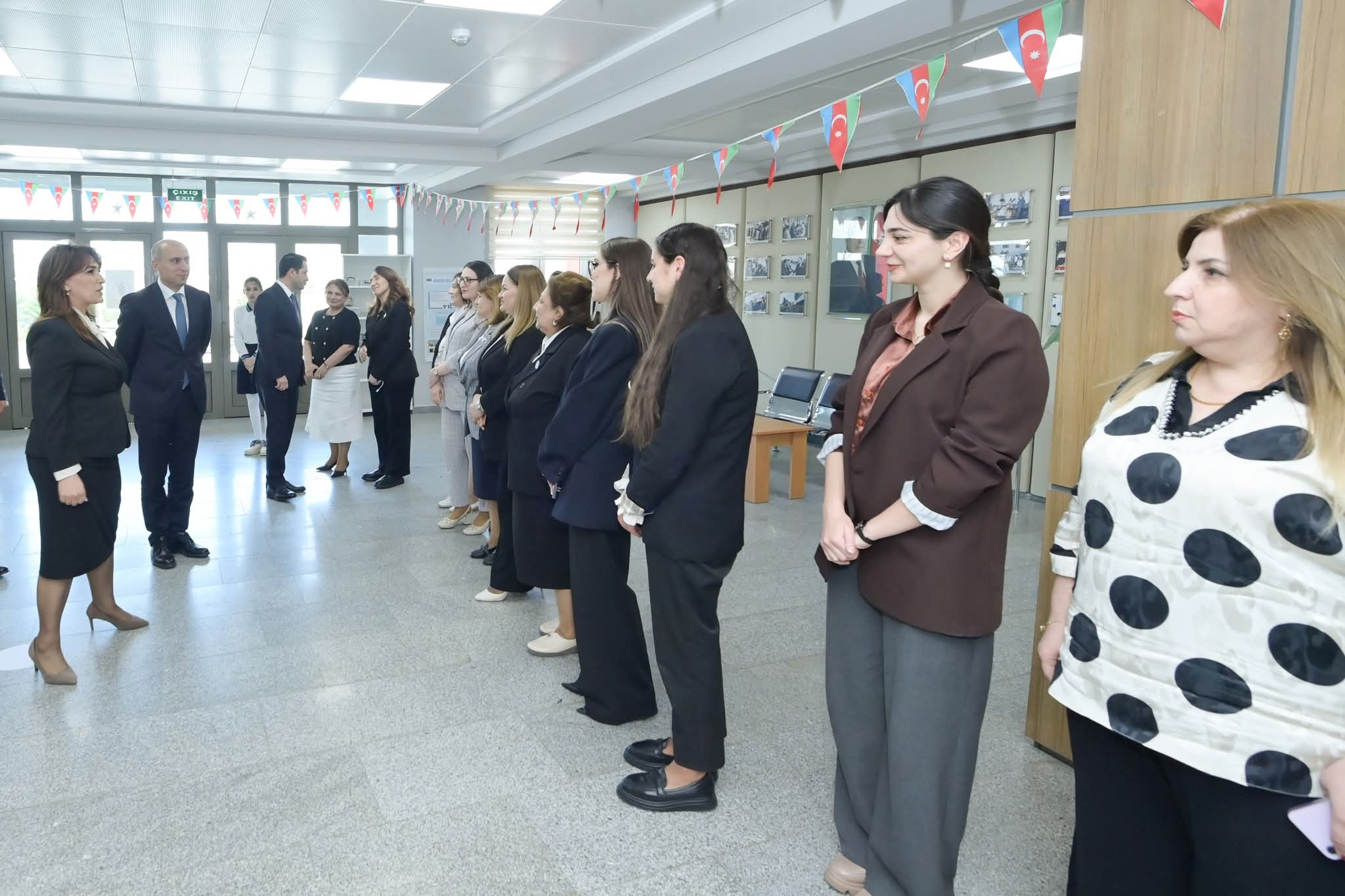 Emin Əmrullayev Quba-Xaçmaz regionu üzrə təhsil işçiləri ilə görüşüb