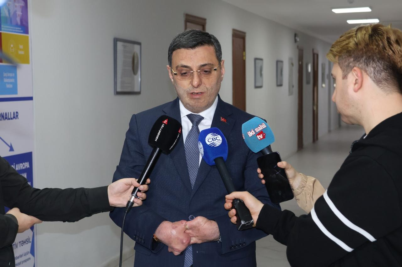 BSU-da BMT-nin sülh elçisi ilə görüş keçirilib