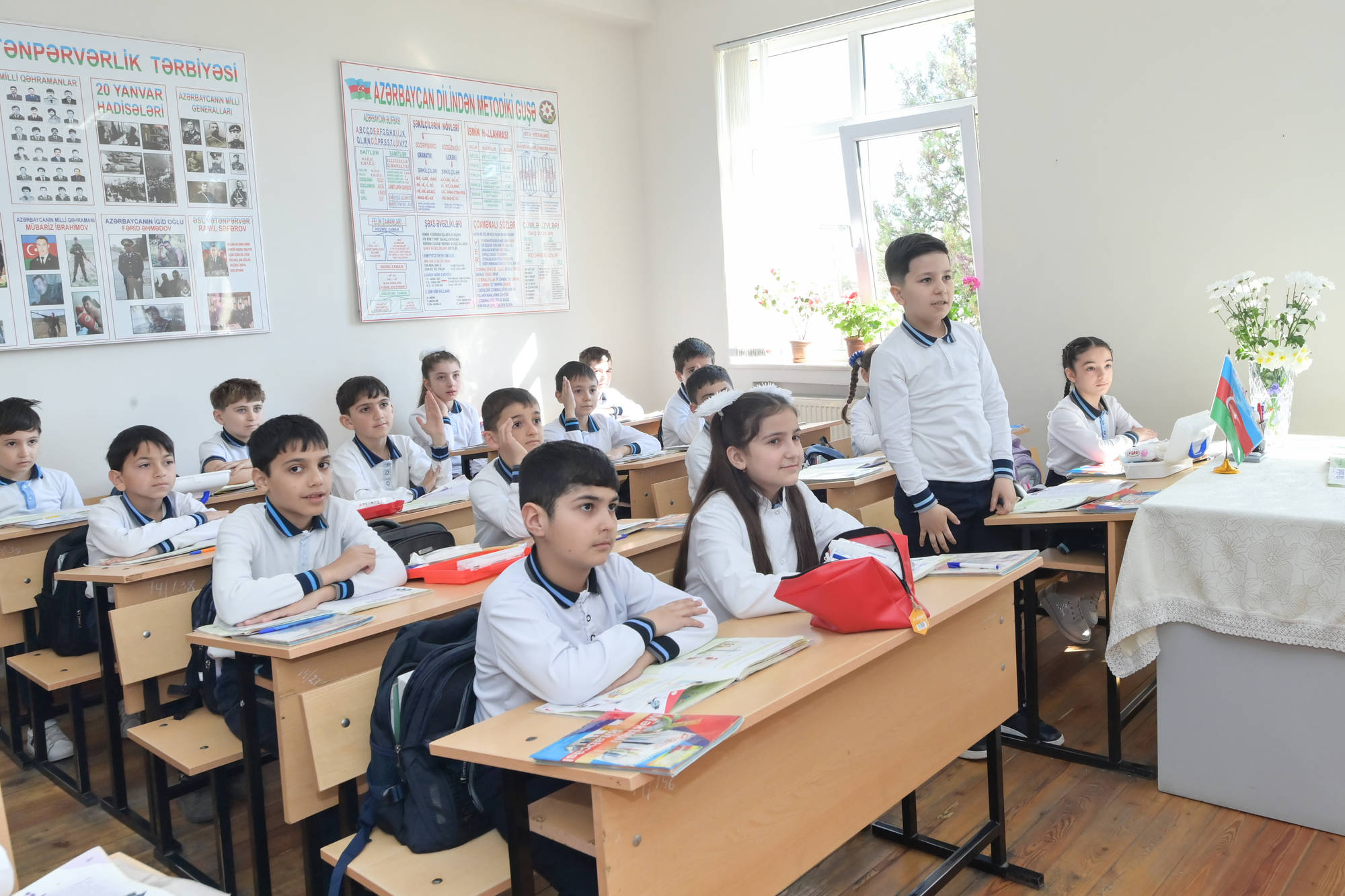 Emin Əmrullayev Qusarda məktəbdə tədris prosesi ilə tanış olub