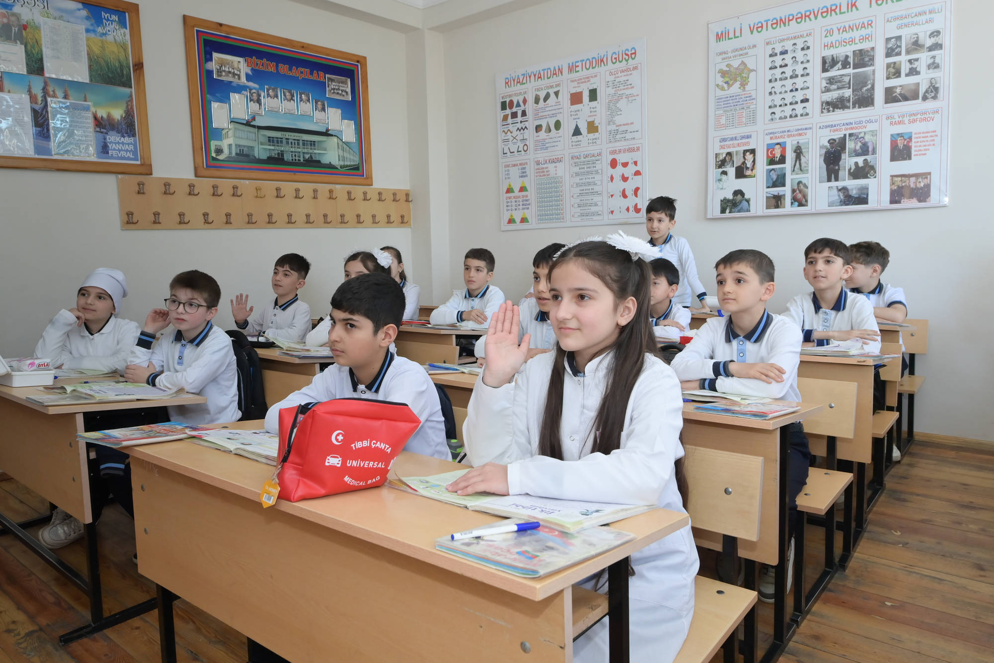 Emin Əmrullayev Qusarda məktəbdə tədris prosesi ilə tanış olub