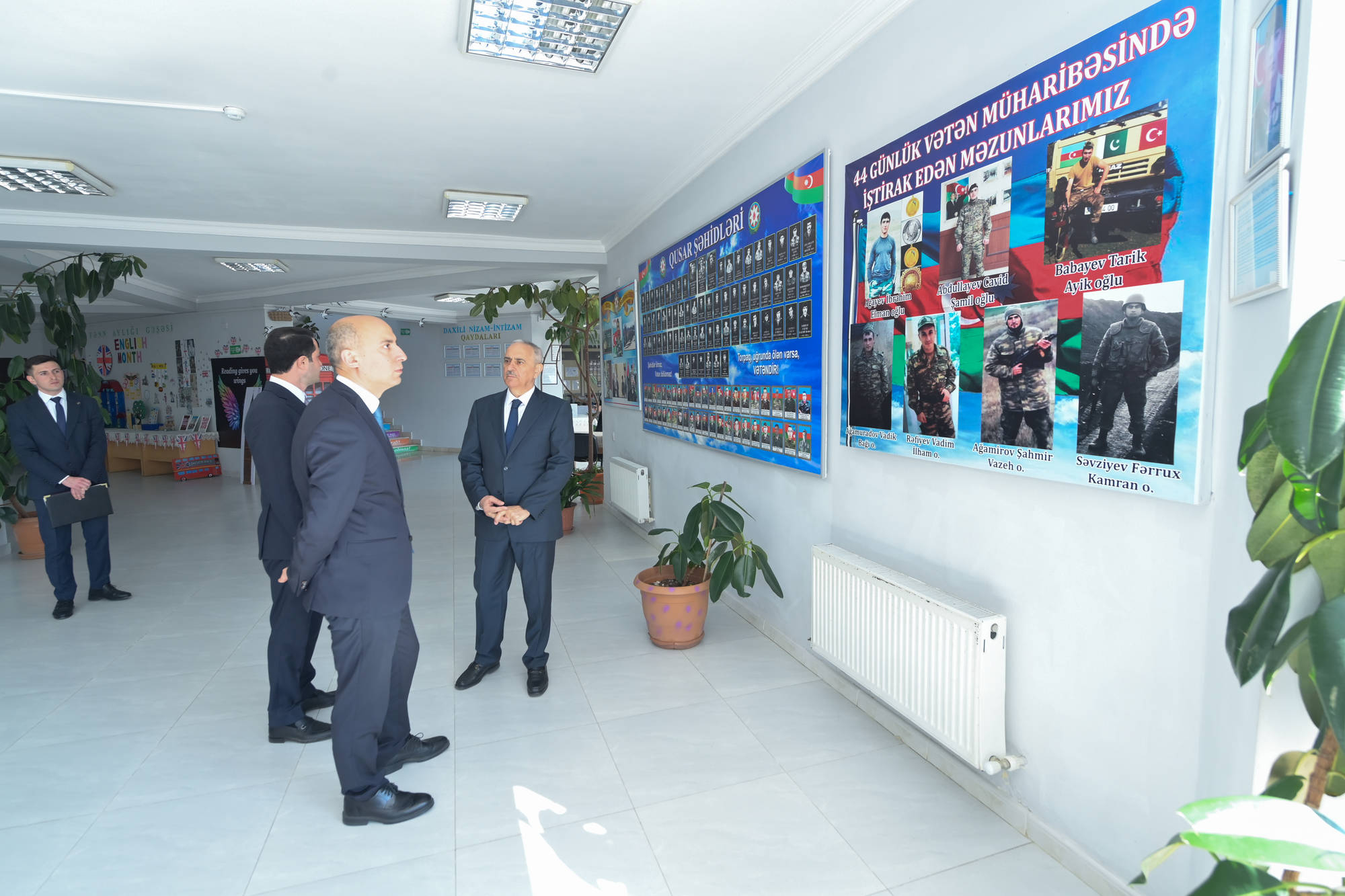 Emin Əmrullayev Qusarda məktəbdə tədris prosesi ilə tanış olub