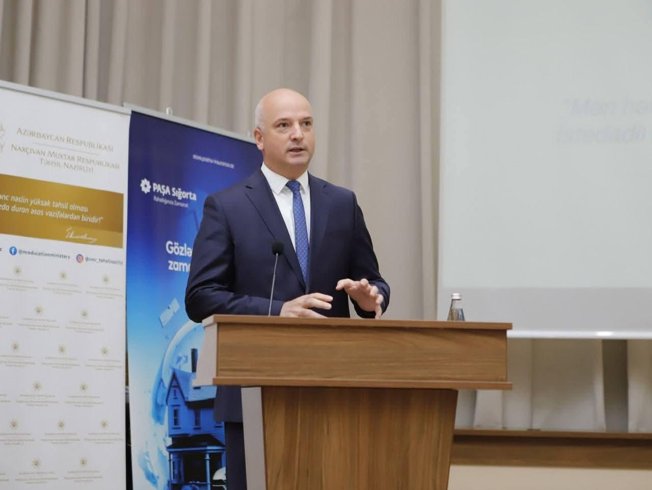 Naxçıvanda məktəblərə 4300 kompüter veriləcək