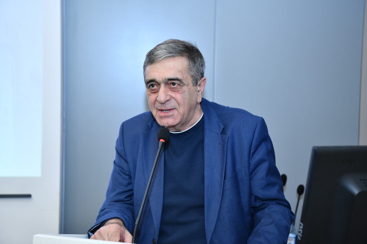 ADNSU-da “Əcəmi Naxçıvani-900” “adlı dəyirmi” masa və kitab sərgisi keçirilib