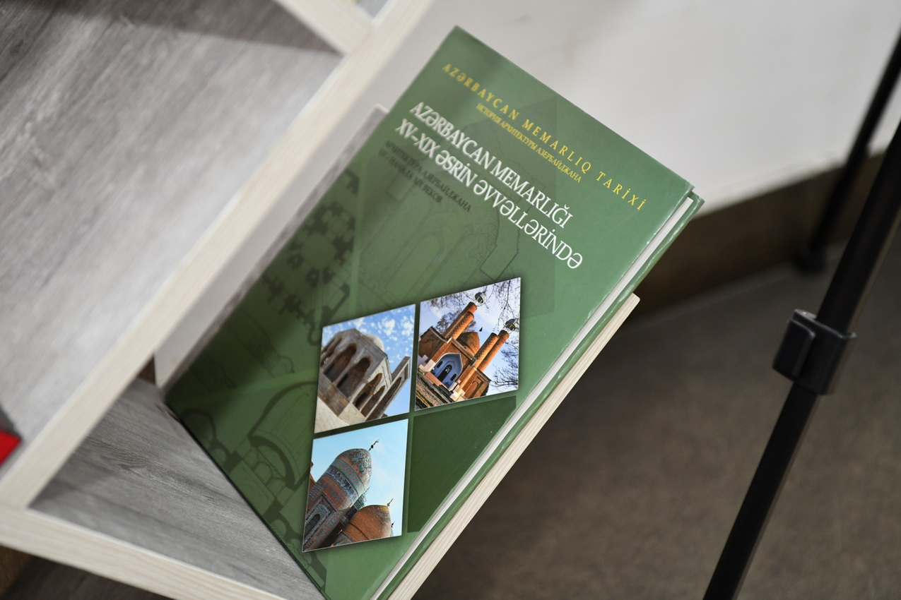 ADNSU-da “Əcəmi Naxçıvani-900” “adlı dəyirmi” masa və kitab sərgisi keçirilib