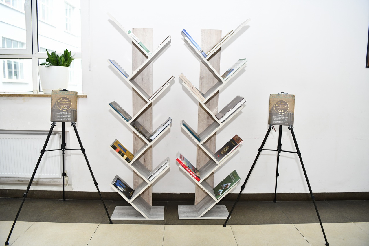 ADNSU-da “Əcəmi Naxçıvani-900” “adlı dəyirmi” masa və kitab sərgisi keçirilib